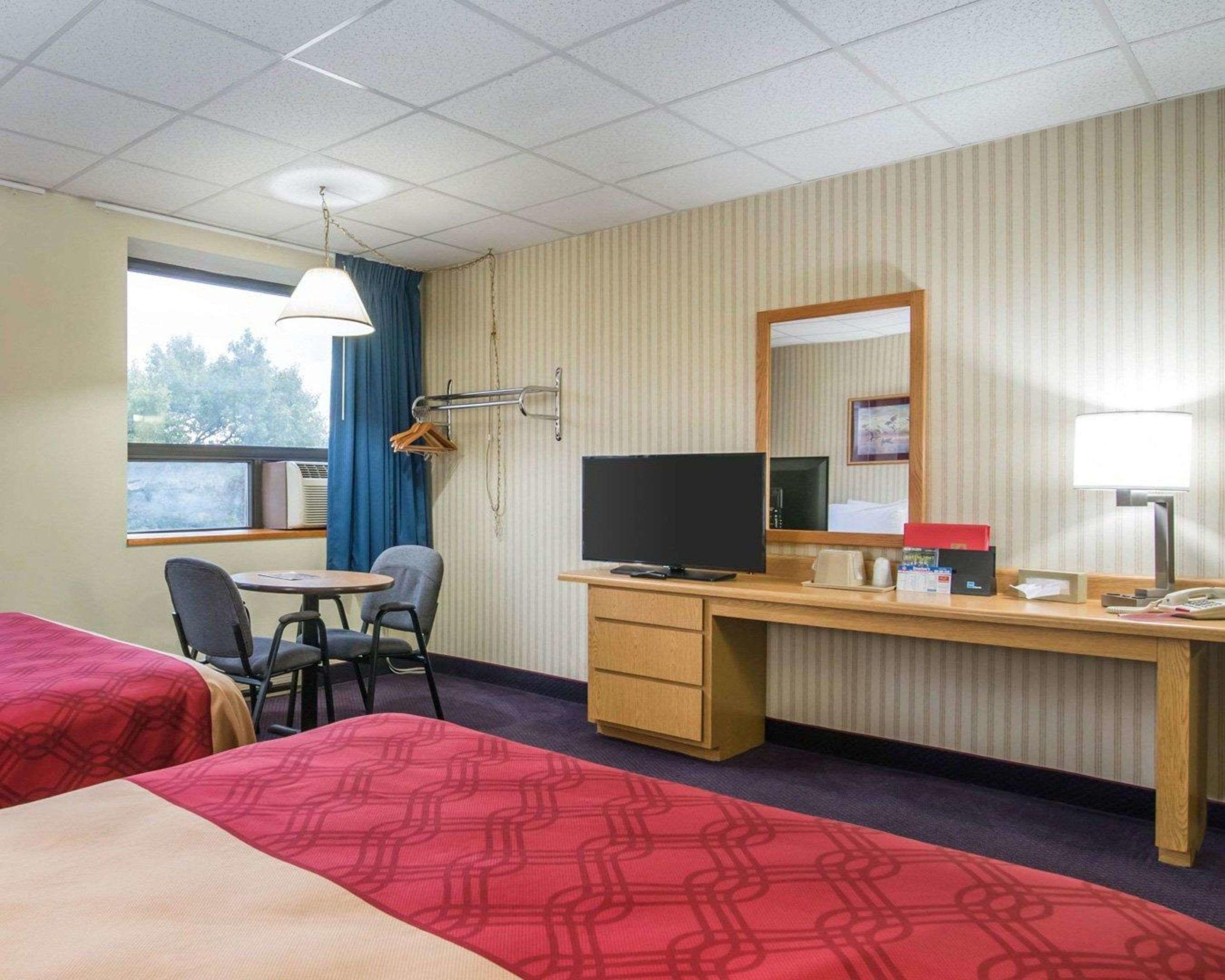 Econo Lodge — photo 5