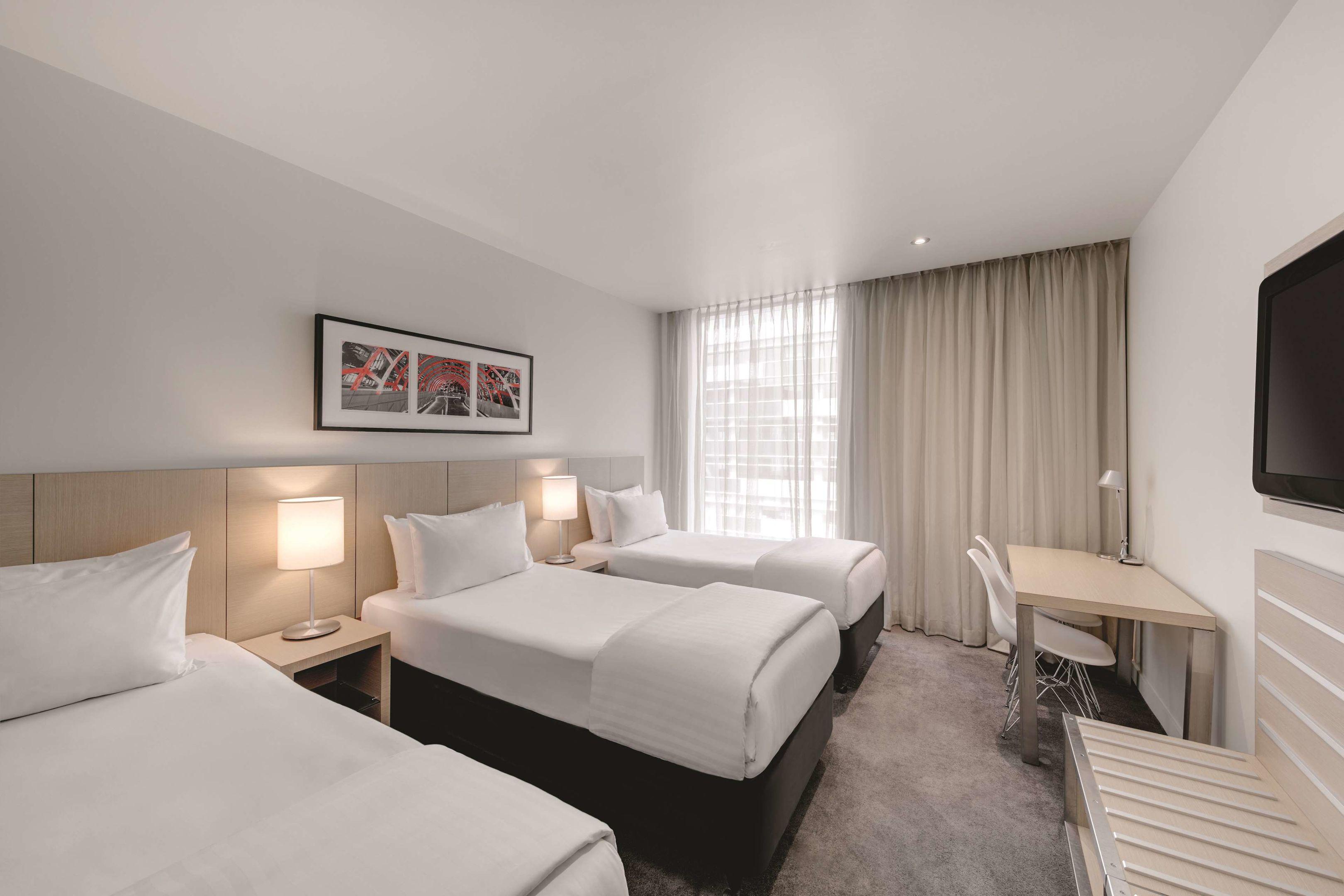 Travelodge Hotel Melbourne Docklands — photo 4