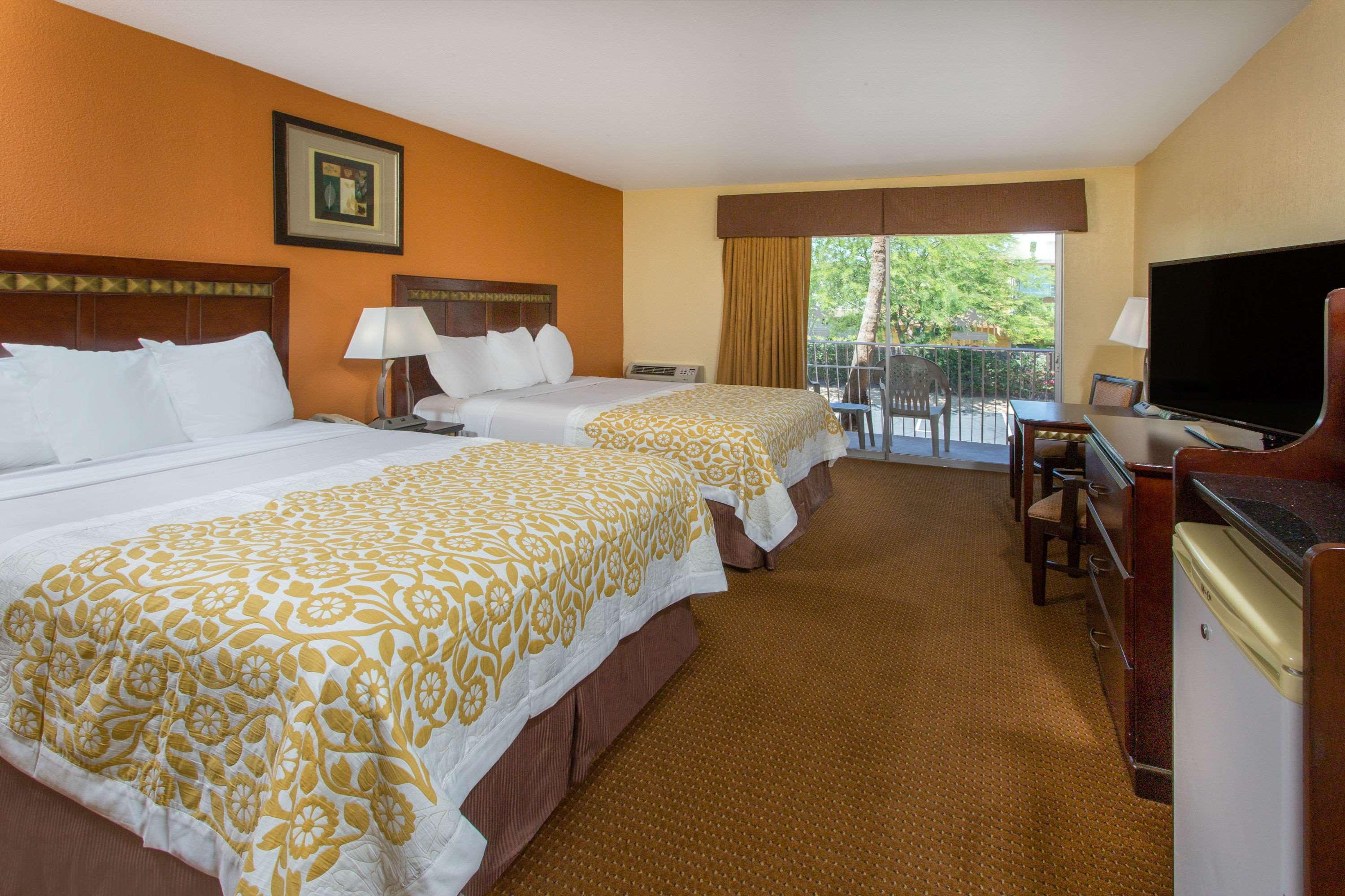 Days Inn by Wyndham Palm Springs — photo 5