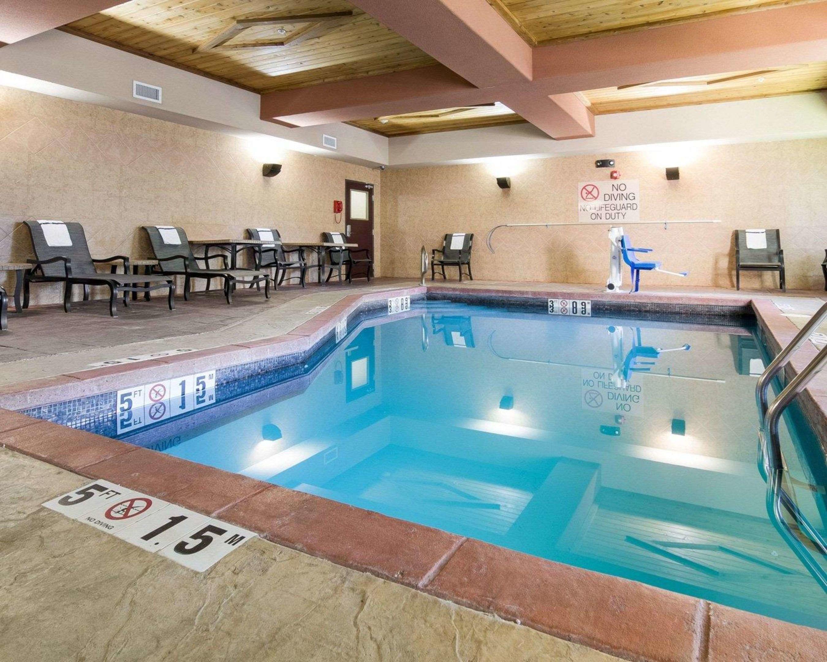 Comfort Suites — photo 4