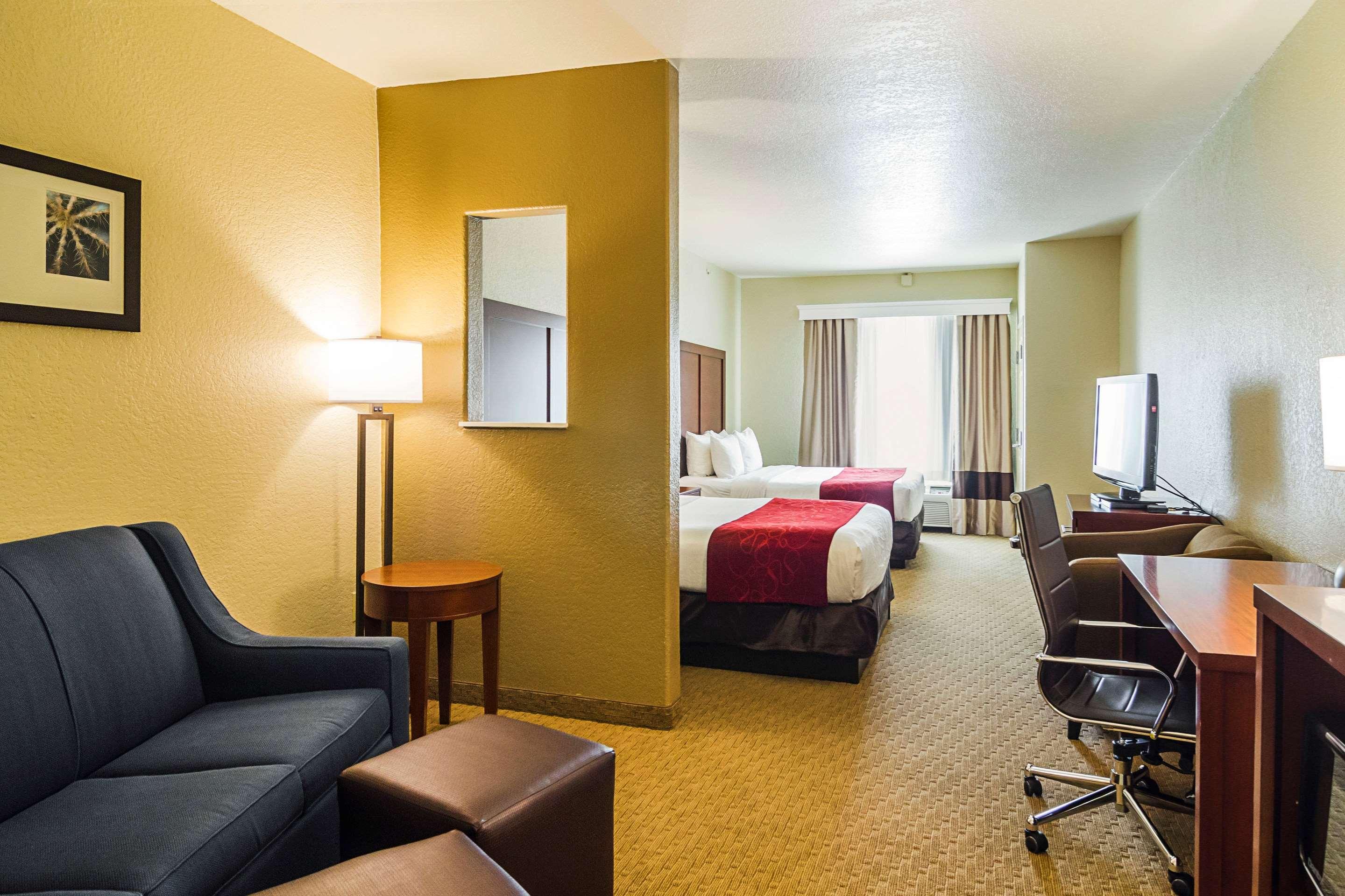 Comfort Suites North IH 35 — photo 4