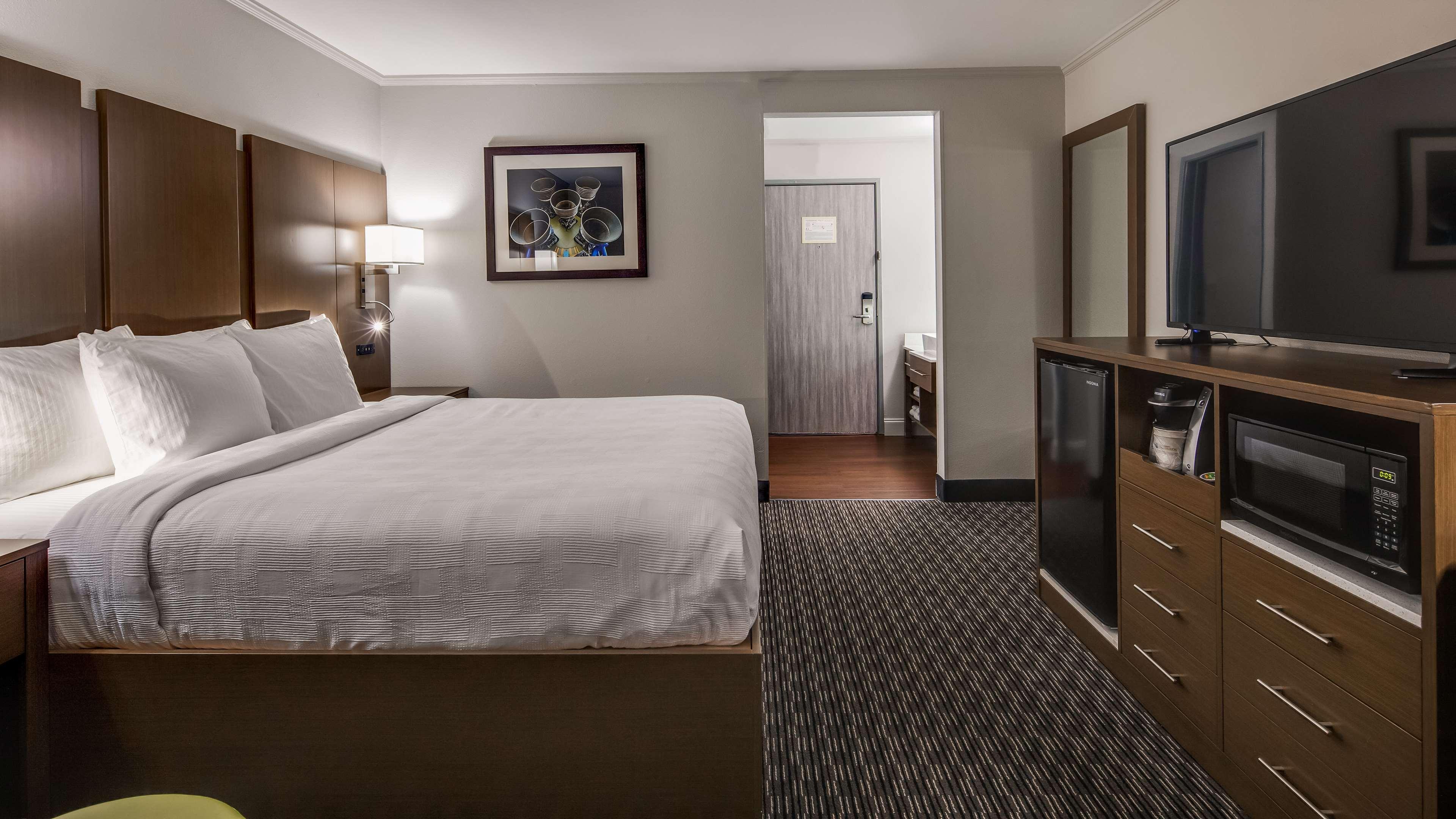 Baymont Inn & Suites Huntsville — photo 5