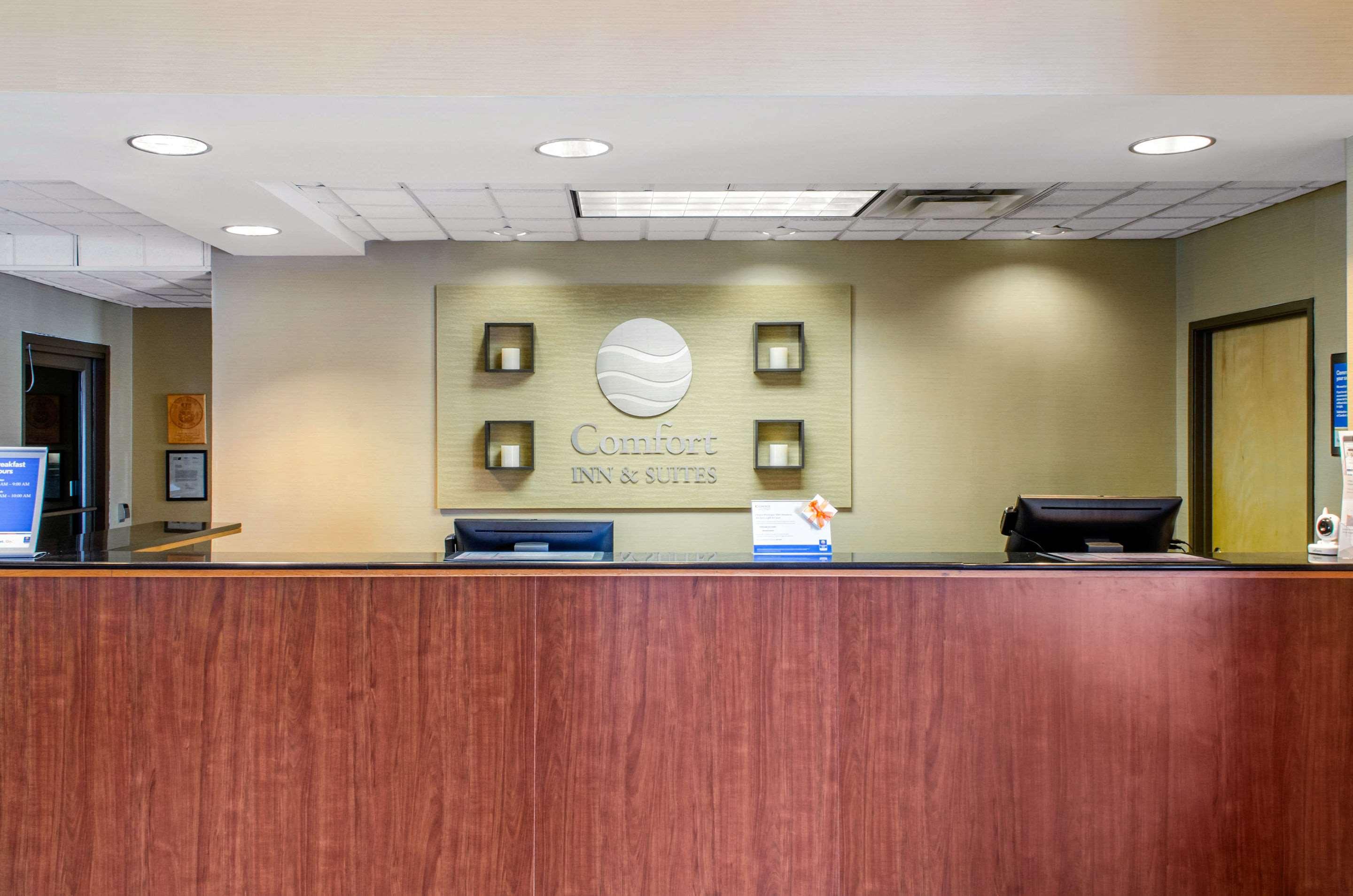 Comfort Inn & Suites — photo 4