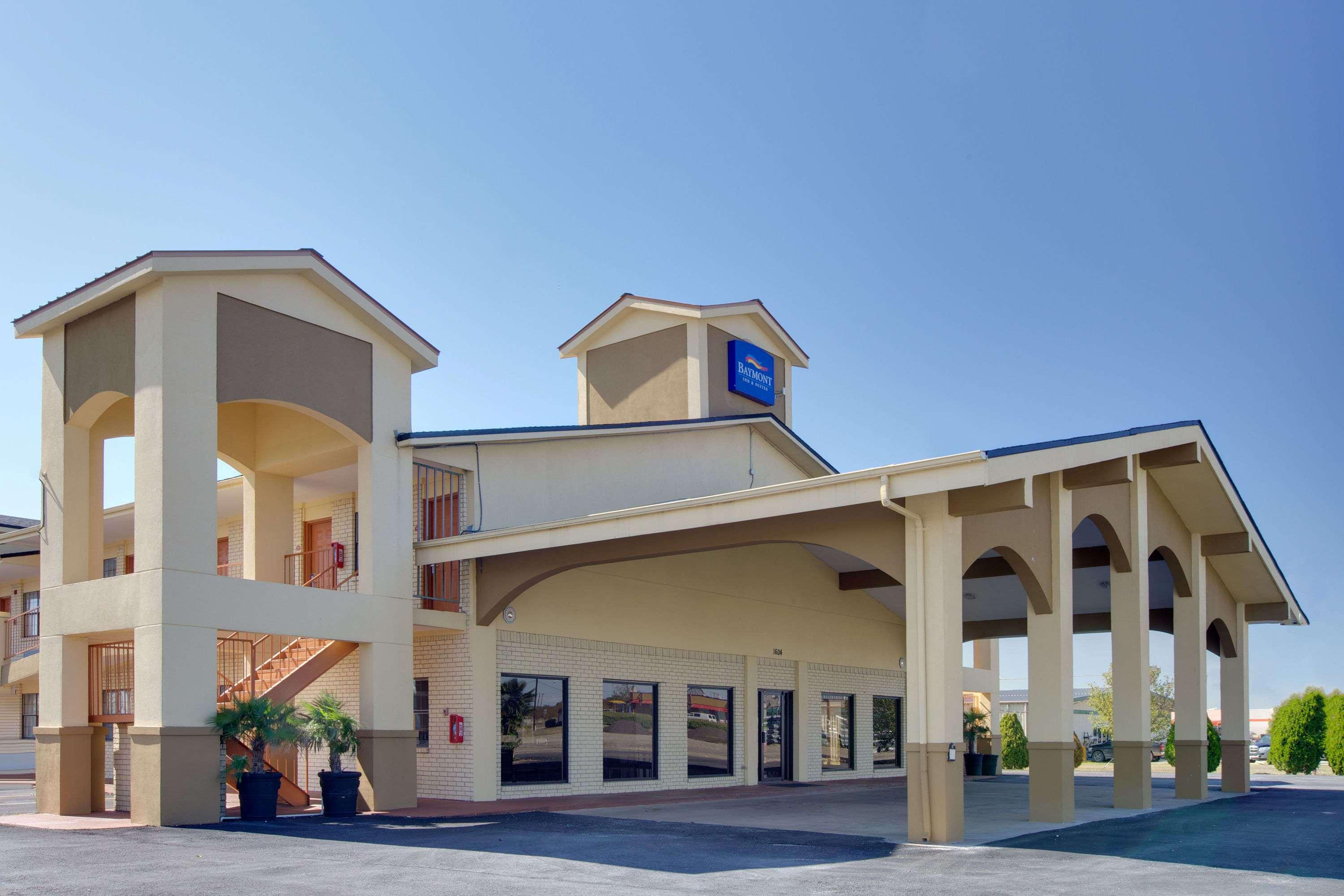 Baymont Inn & Suites Terrell — photo 4