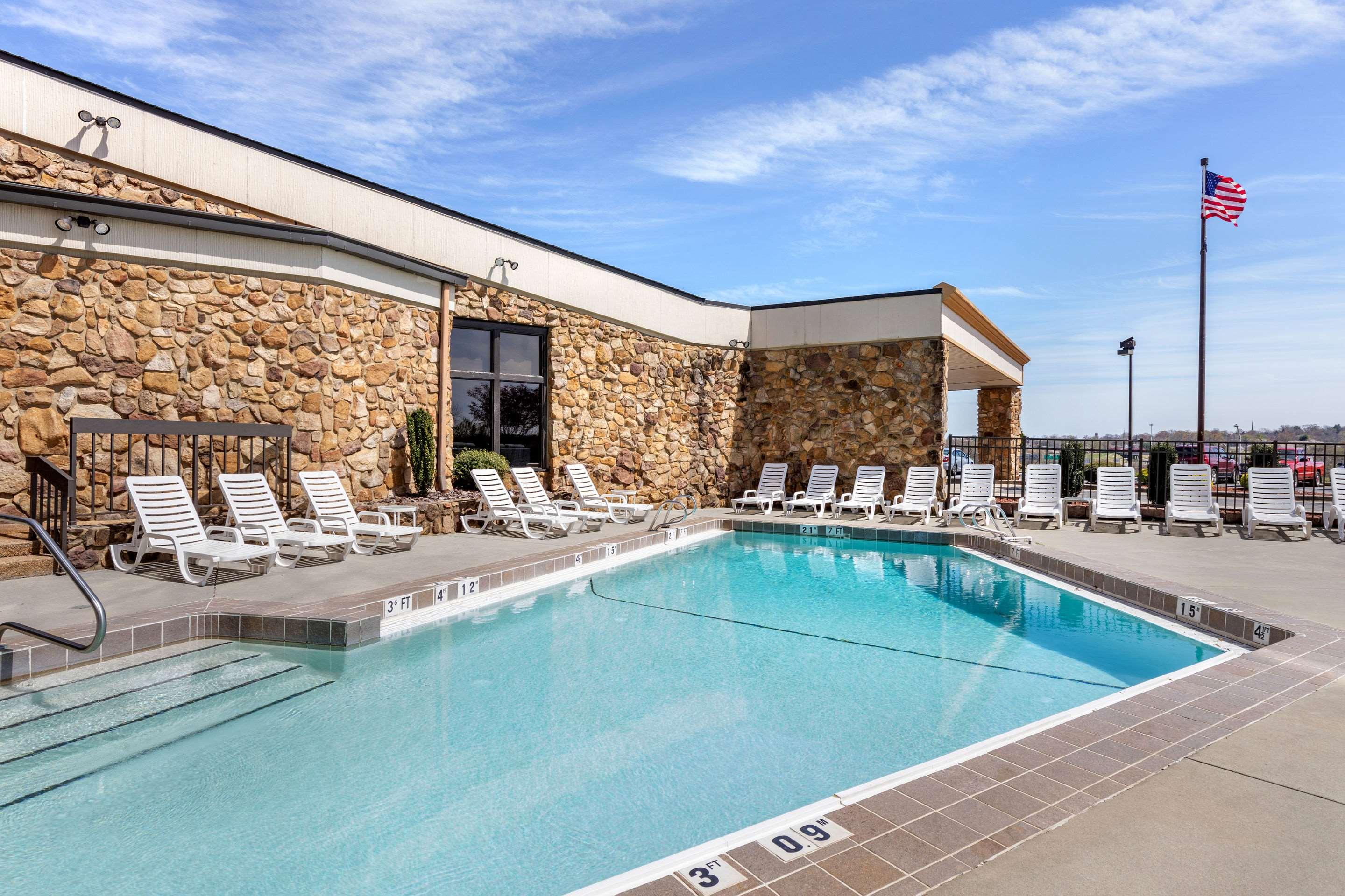 Comfort Inn & Suites — photo 4