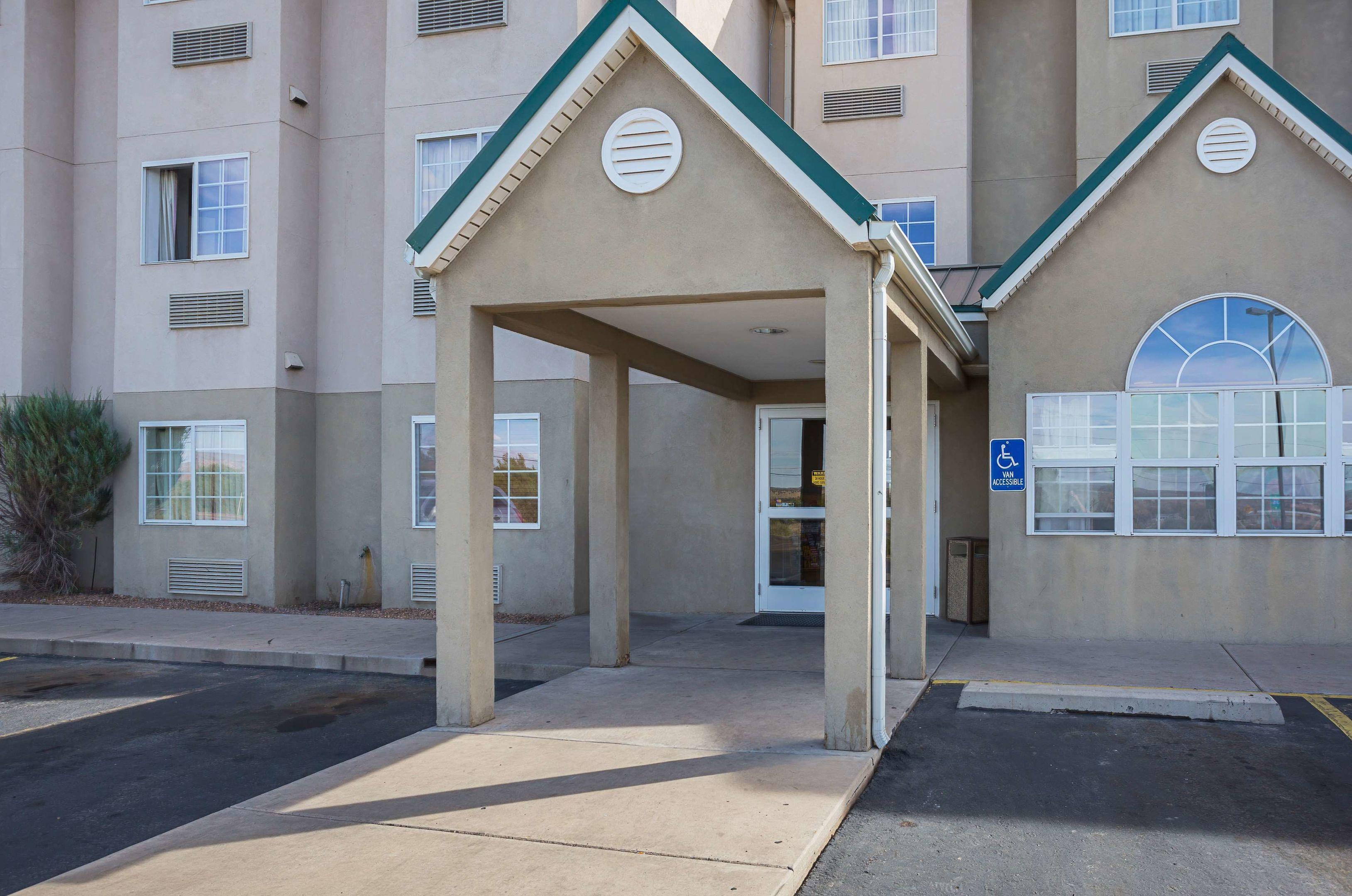 Motel 6 Bernalillo — photo 4