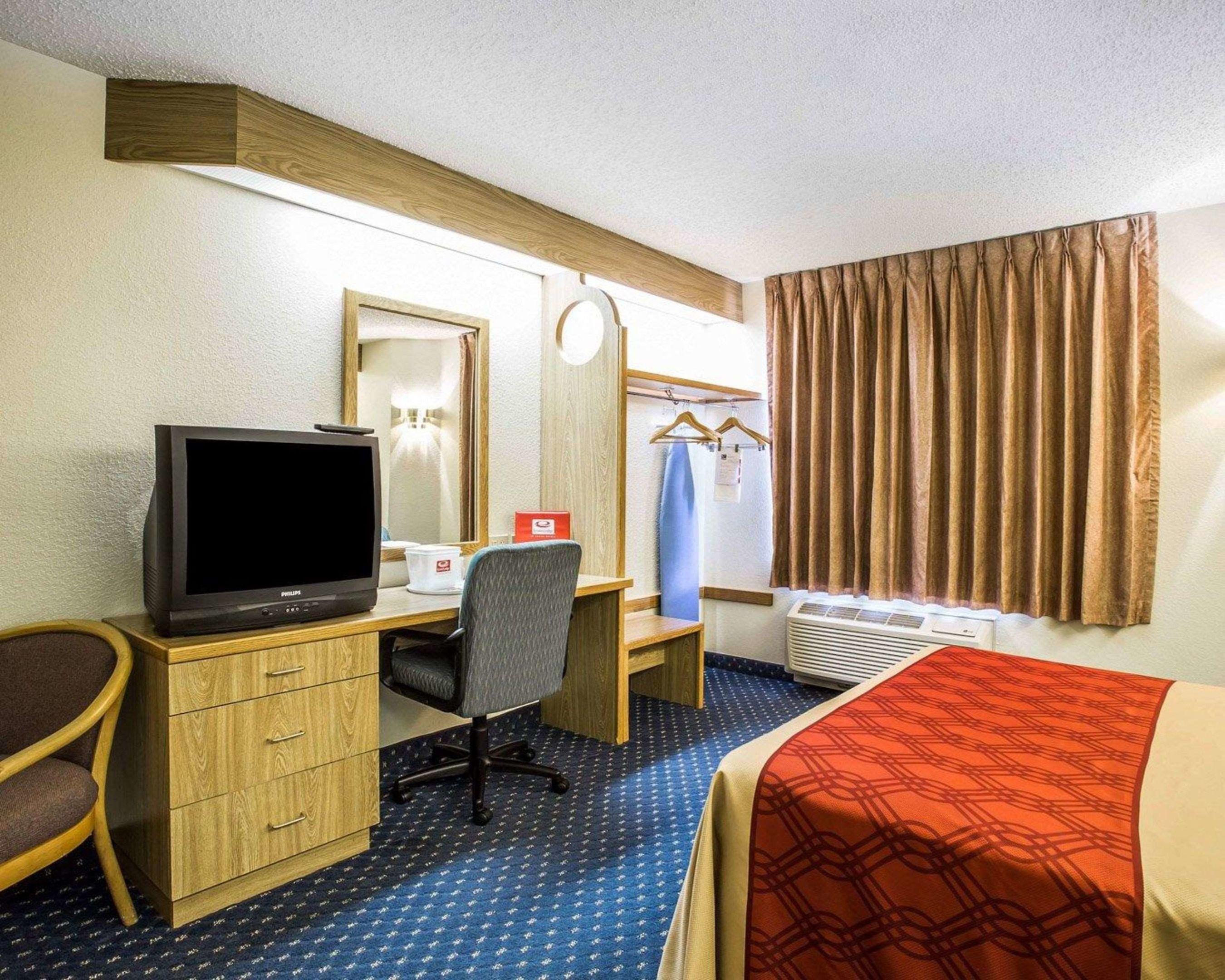 Econo Lodge Denver International Airport — photo 5