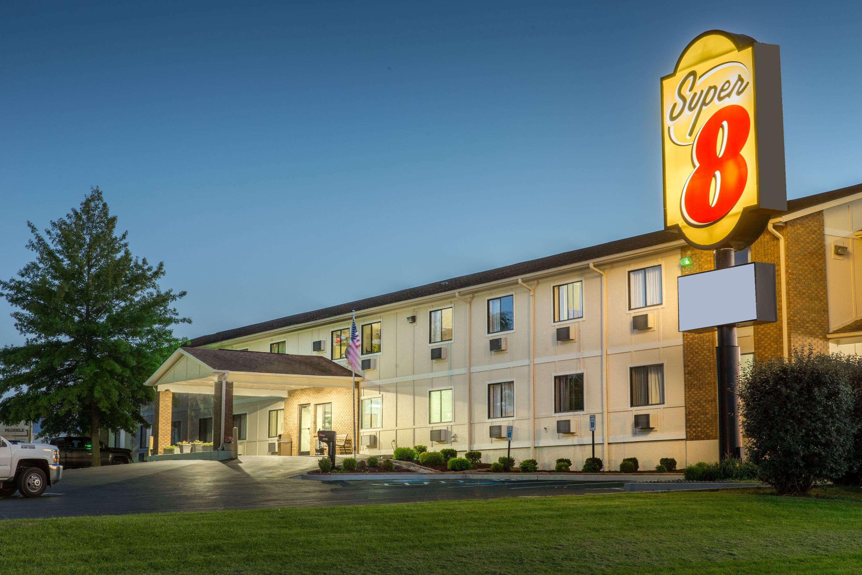 Super 8 by Wyndham Danville — photo 4