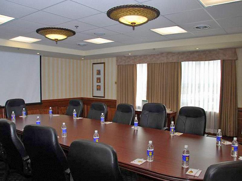 Monte Carlo Inn Toronto Brampton Suites — photo 4