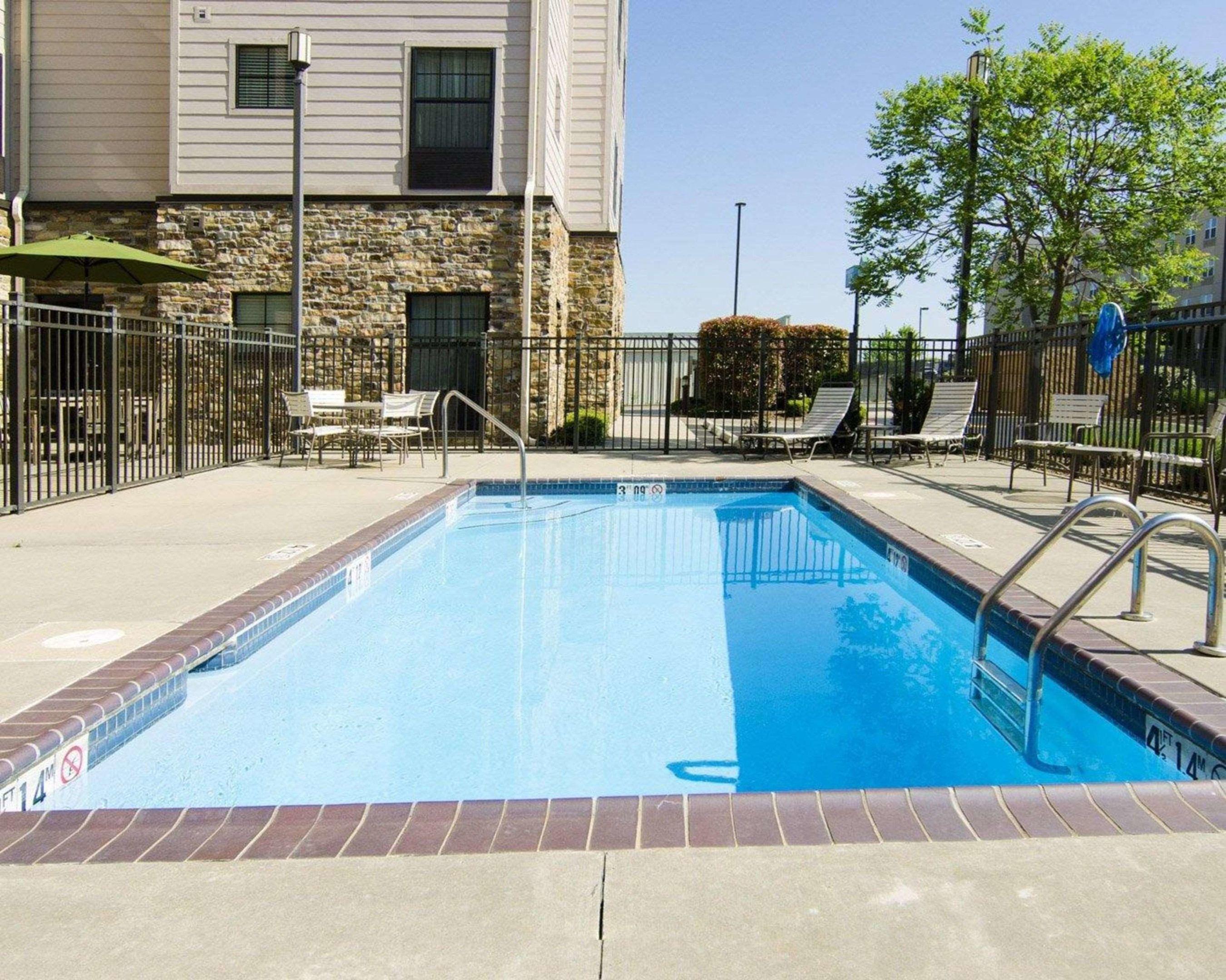Mainstay Suites Rogers — photo 4