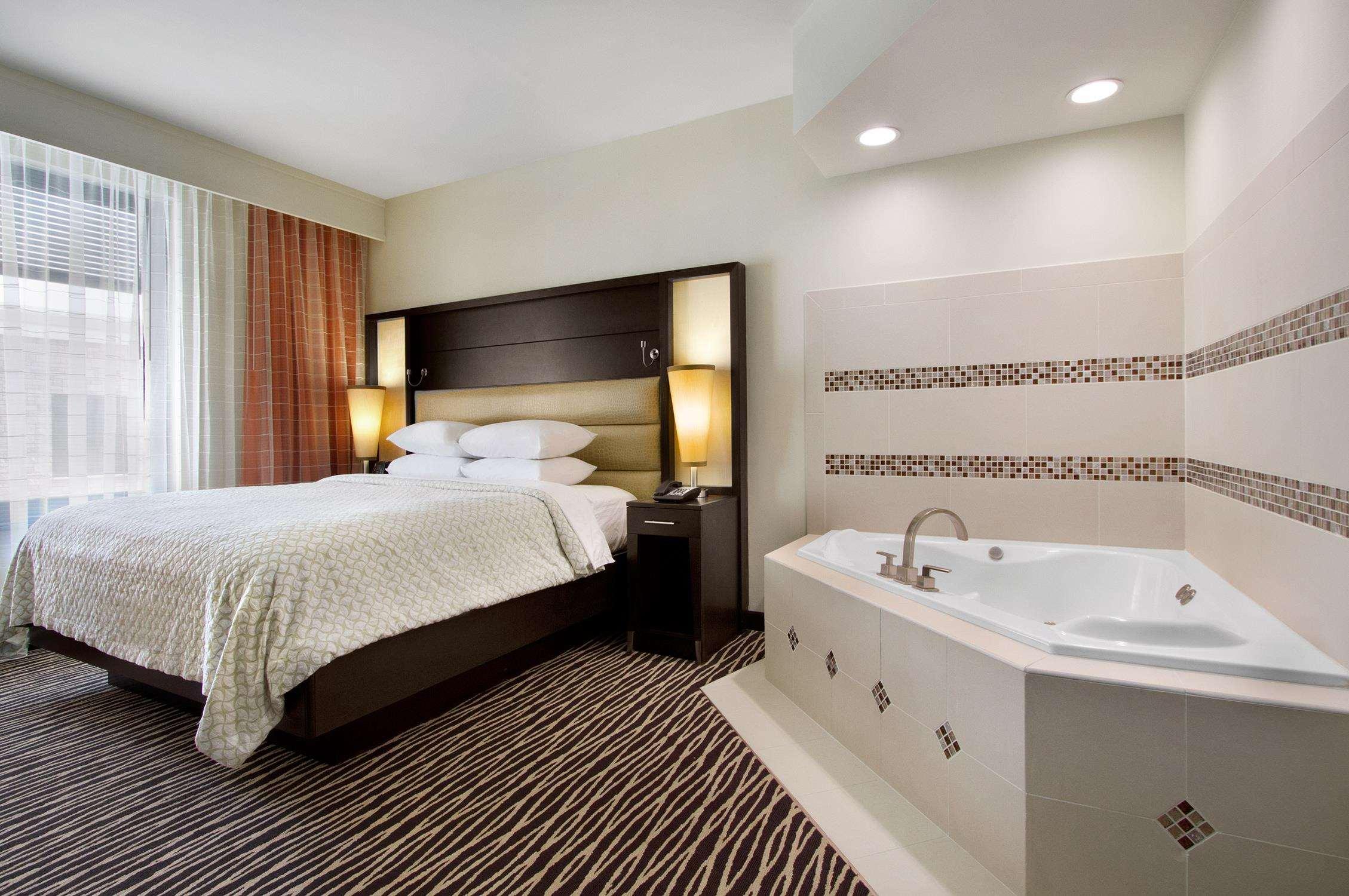 Embassy Suites Fayetteville/Fort Bragg — photo 3