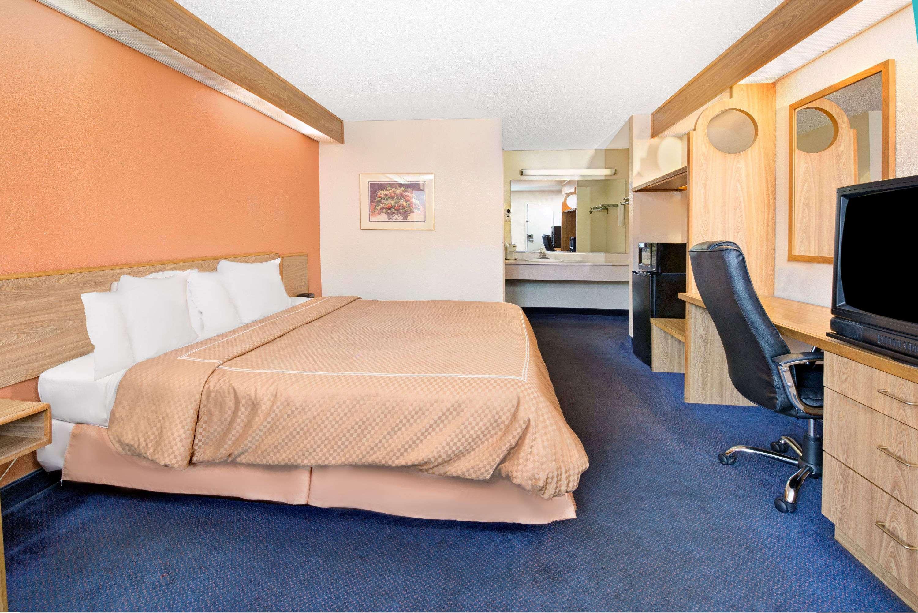 Days Inn Charlotte Northlake — photo 4