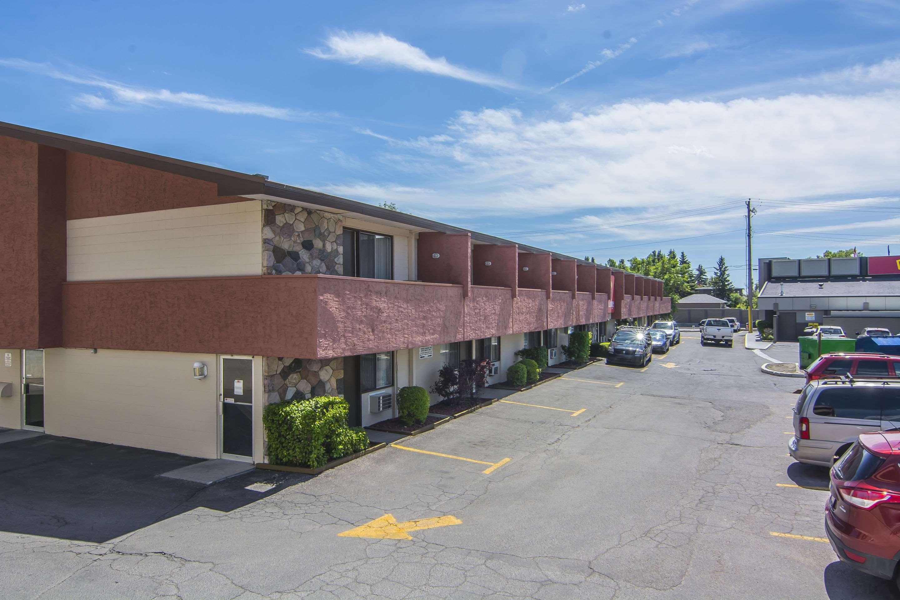 Econo Lodge Motel Village — photo 3
