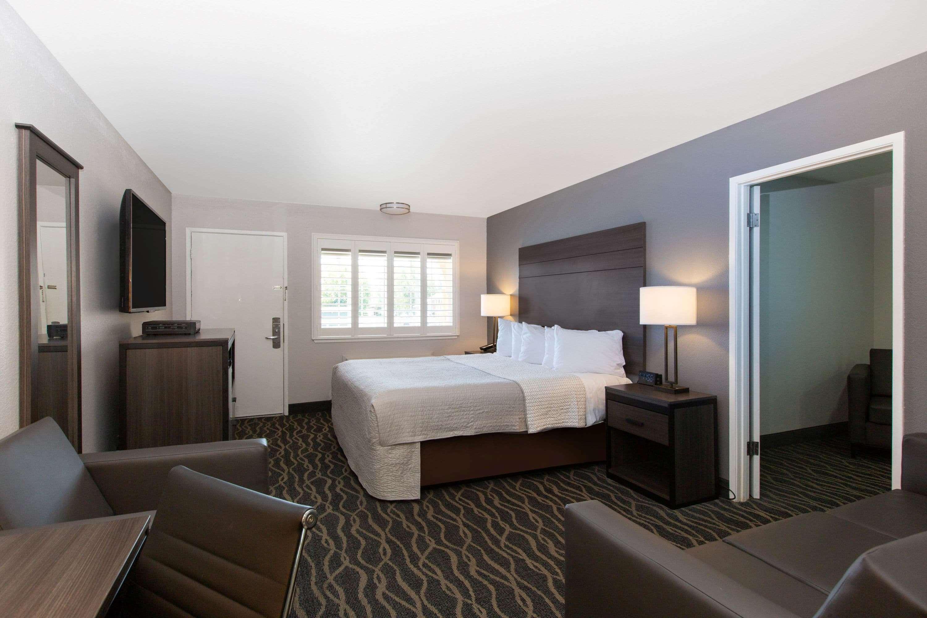 Days Inn by Wyndham Ukiah — photo 5