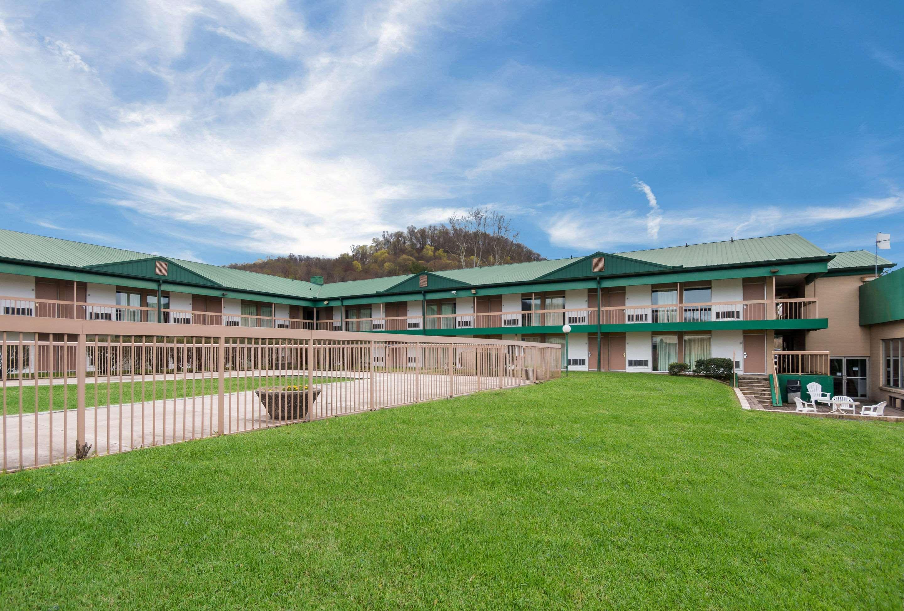 Rodeway Inn & Suites — photo 3