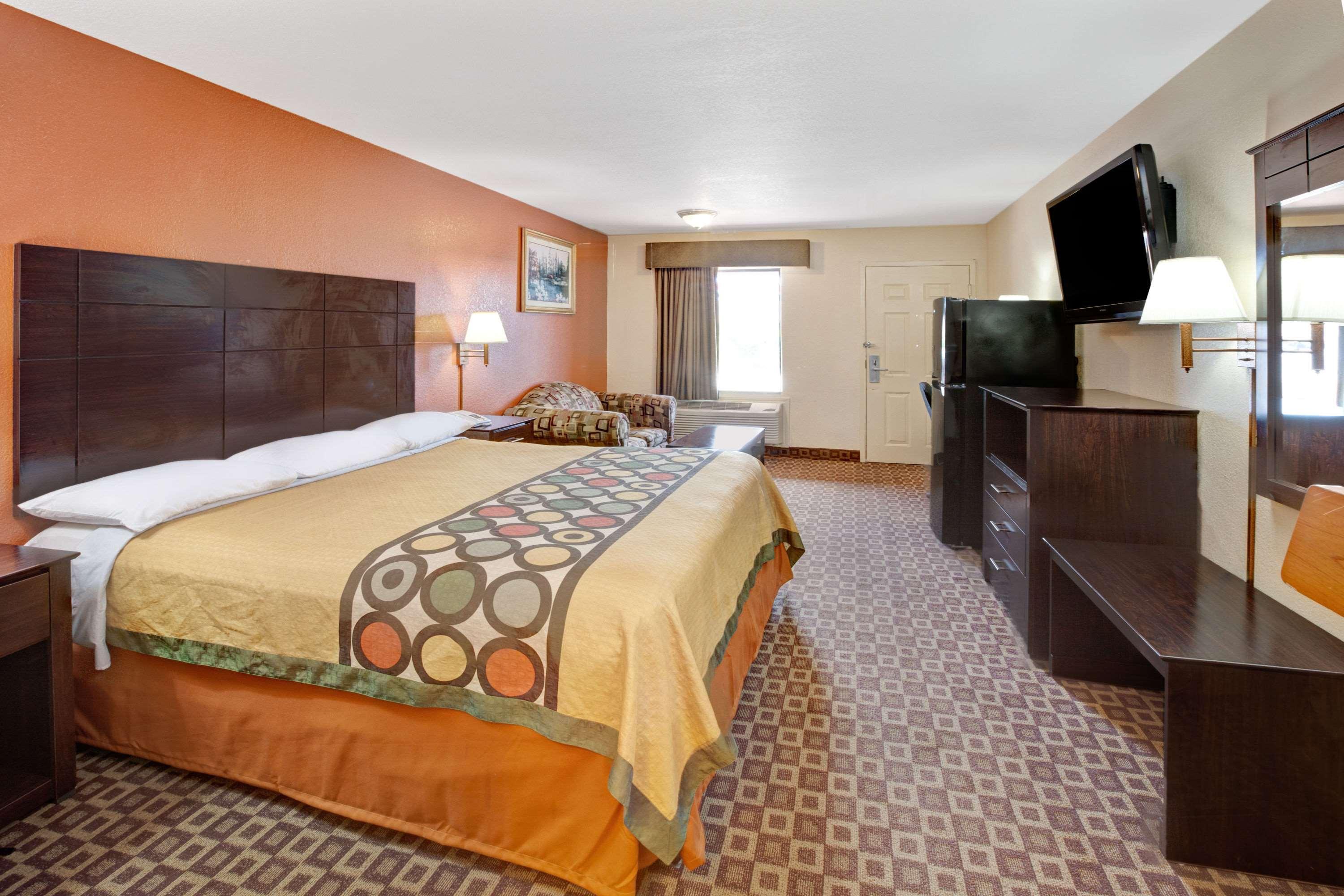 Super 8 by Wyndham Baytown/Mont Belvieu — photo 5