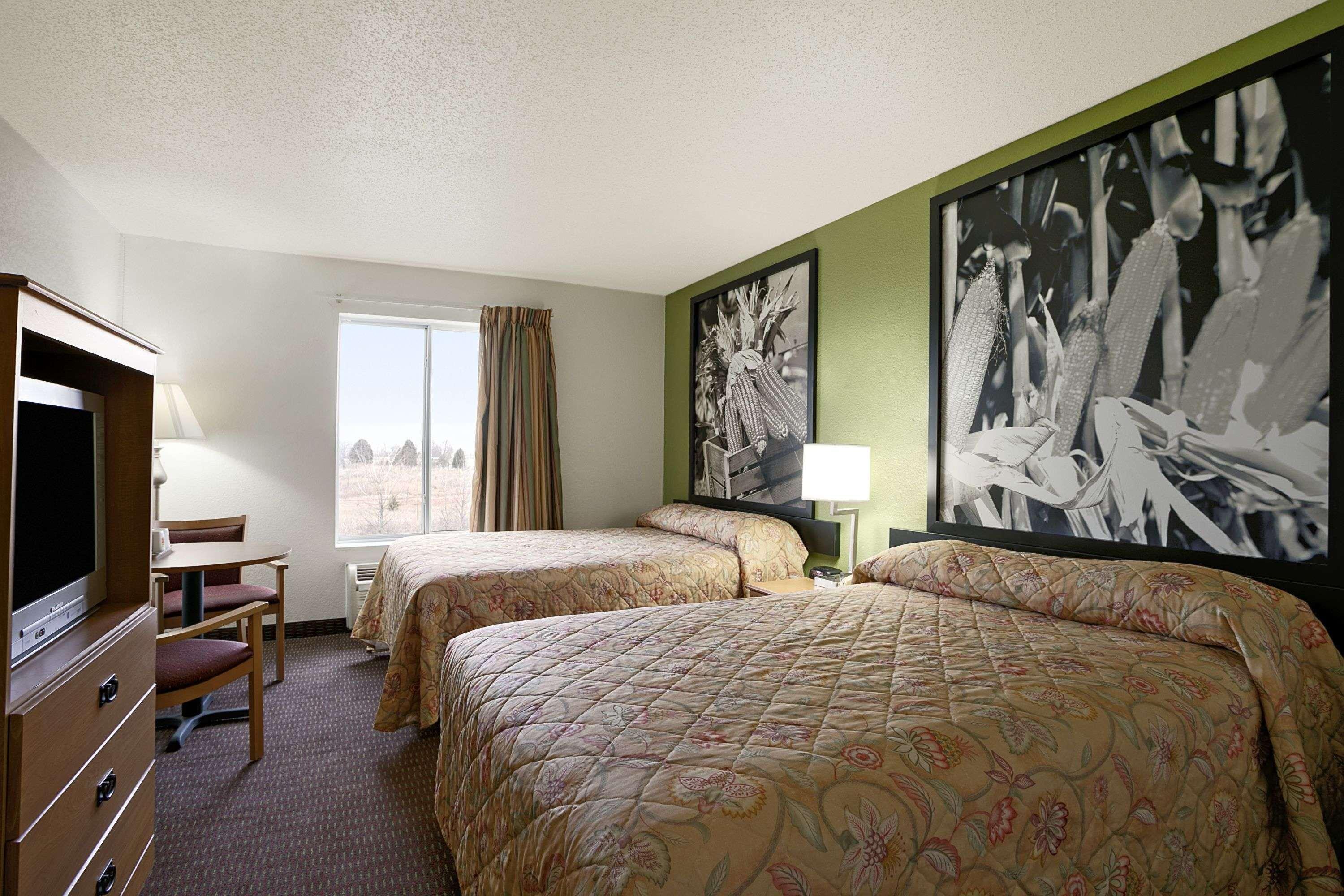 Super 8 by Wyndham Corydon — photo 4