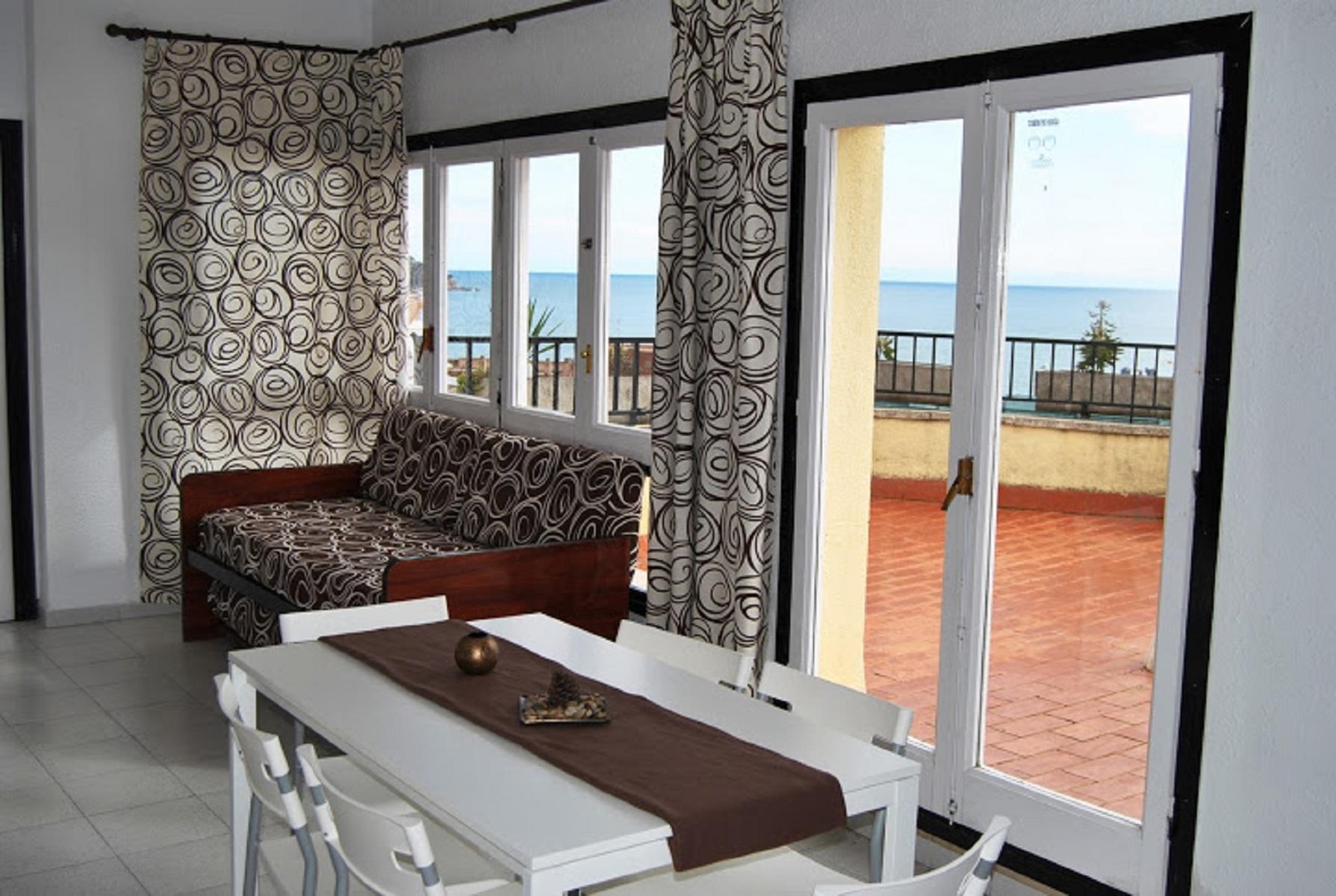 Apartments Monjardi Beach Lloret — photo 5