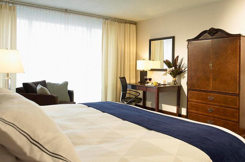 Radisson Admiral Toronto Harbourfront — photo 3