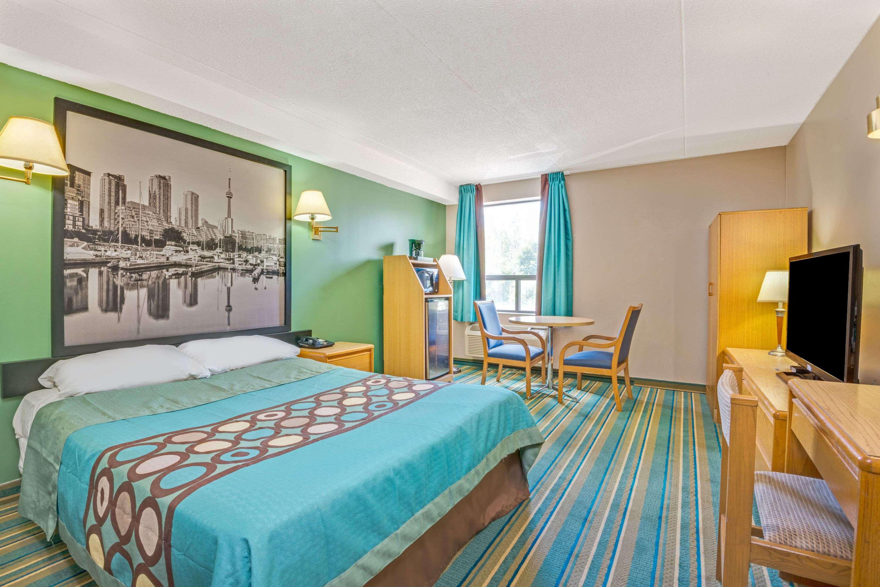 Super 8 by Wyndham Toronto East ON — photo 5