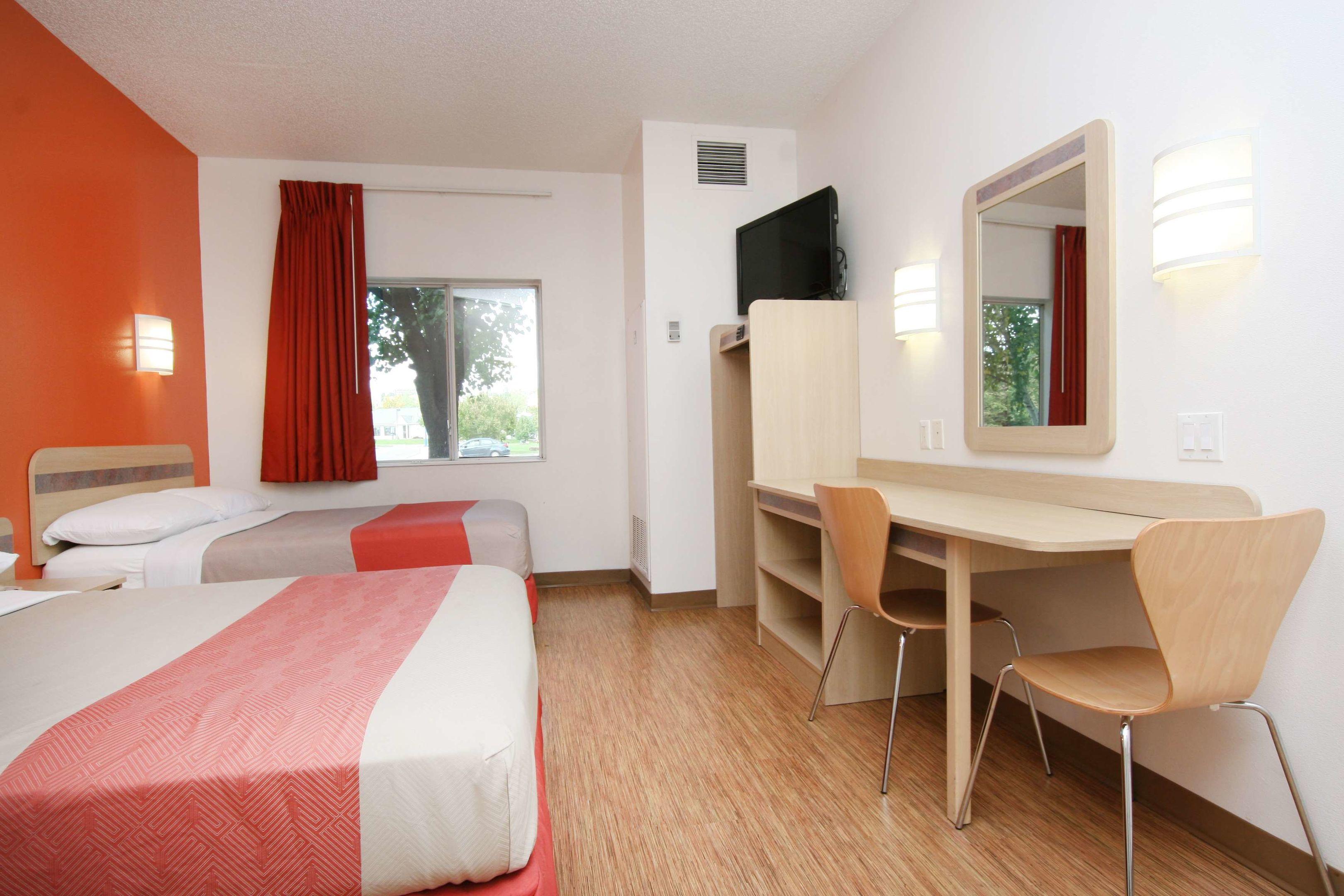 Motel 6 Burlington - Colchester — photo 4