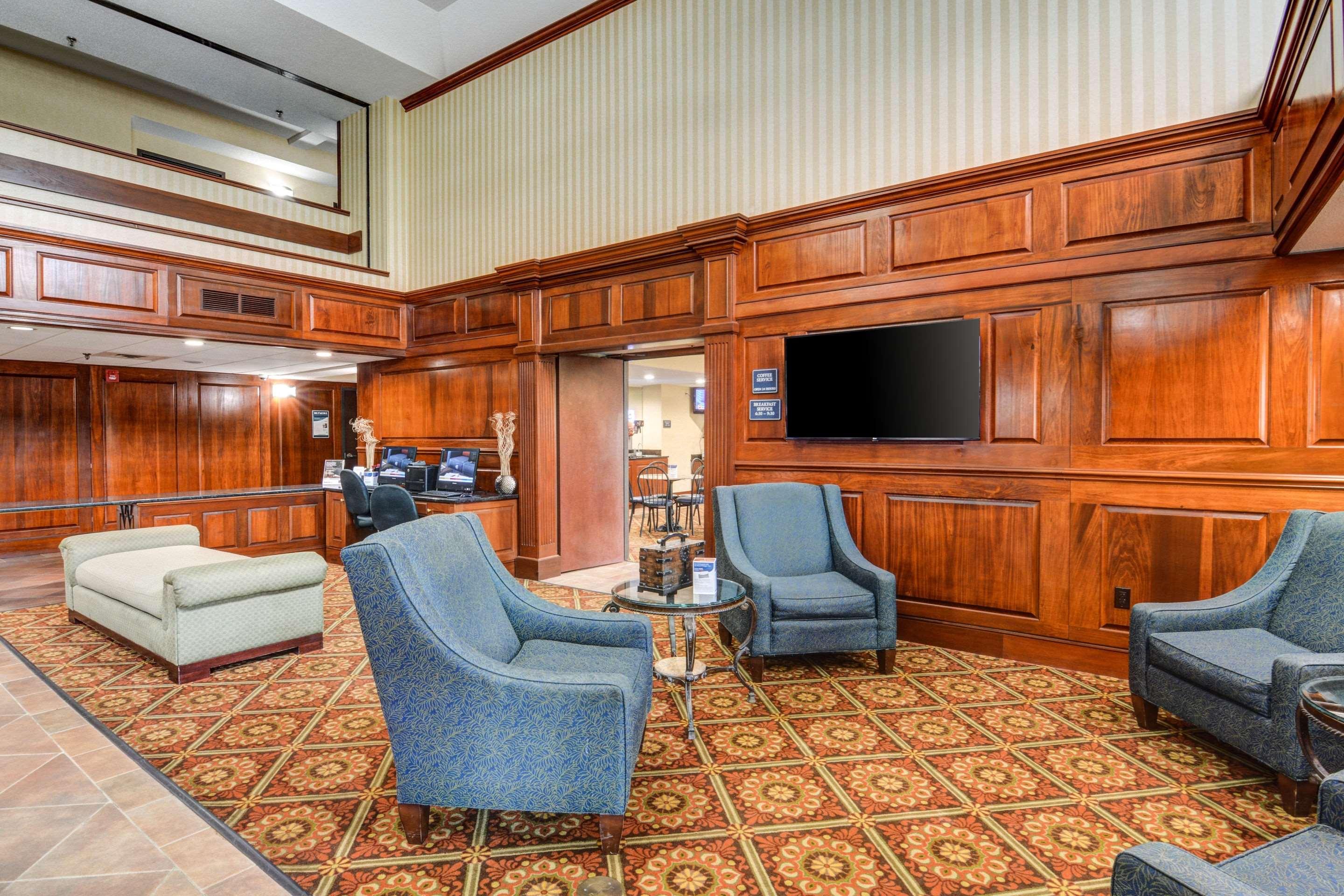 Comfort Suites Outlet Center — photo 4