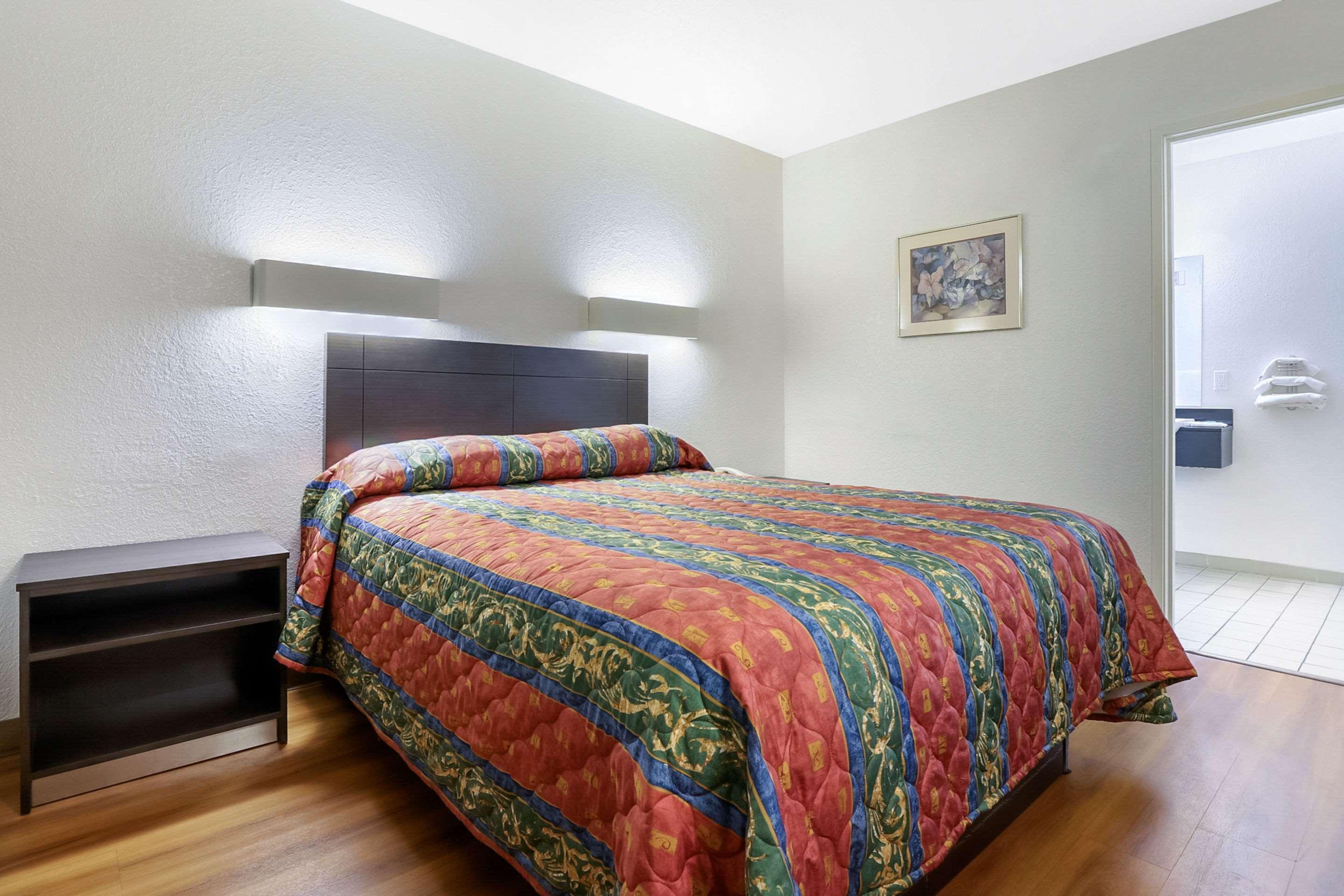 Rodeway Inn — photo 5