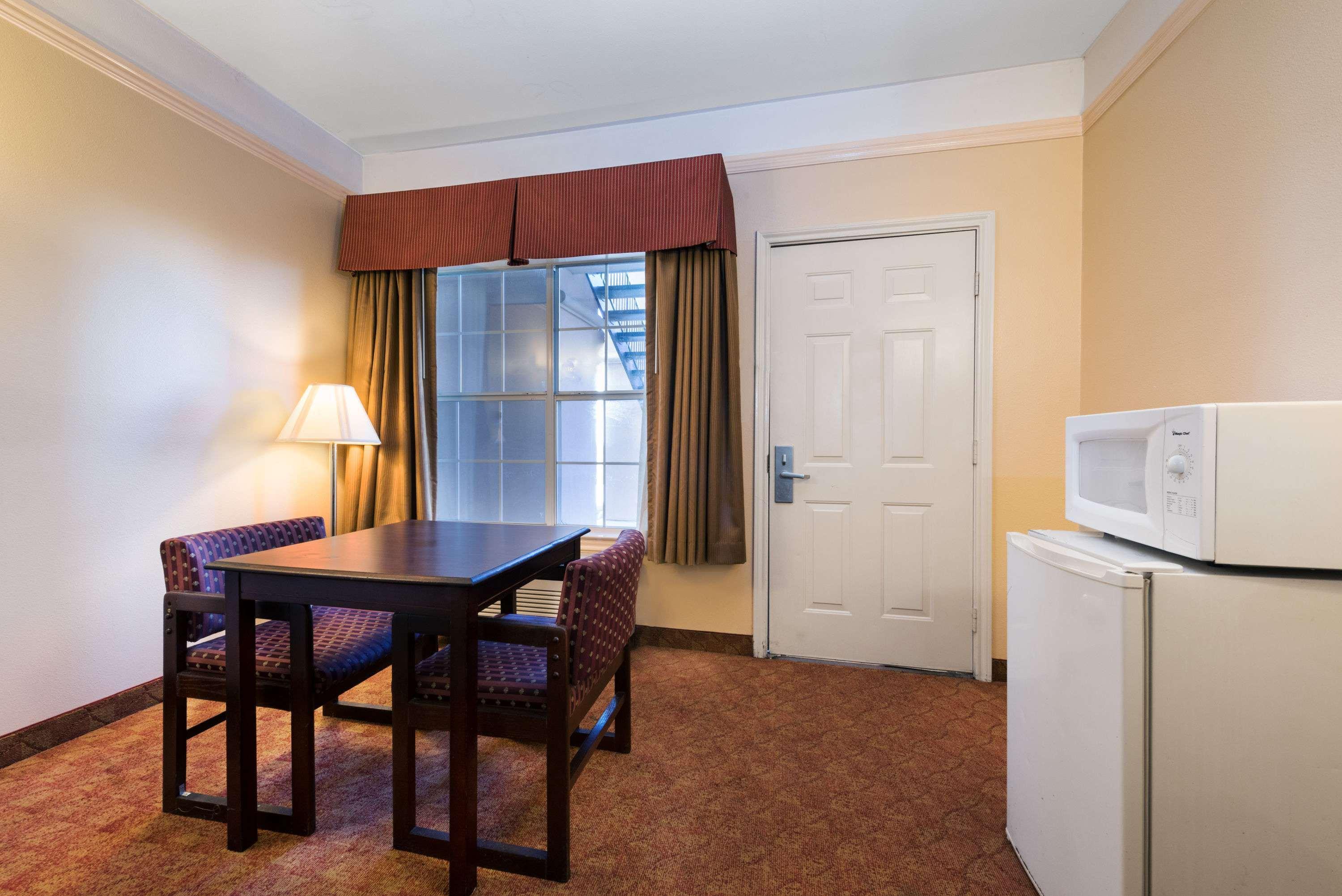 Super 8 by Wyndham Greenville — photo 5