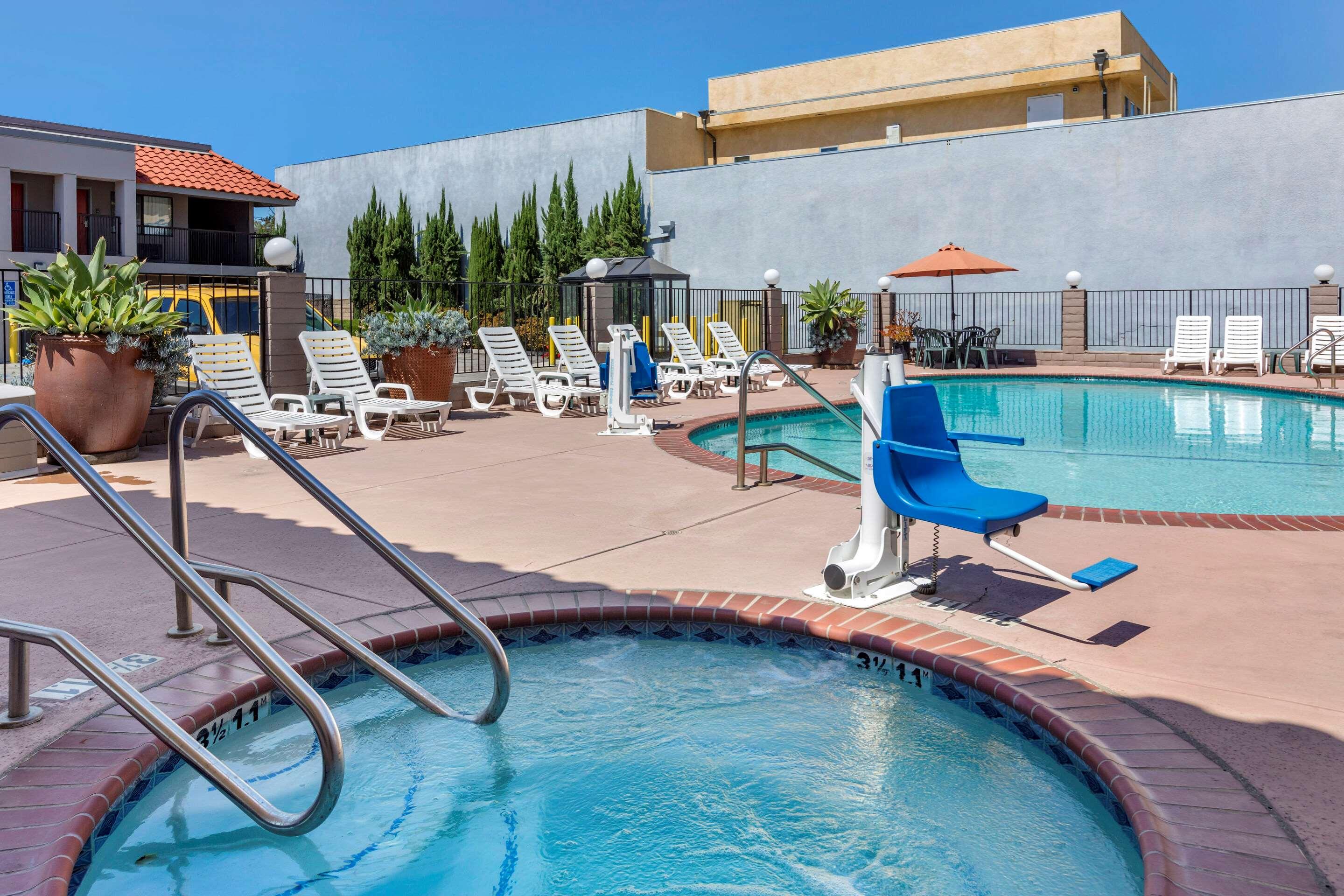 Comfort Inn Near Old Town Pasadena — photo 4