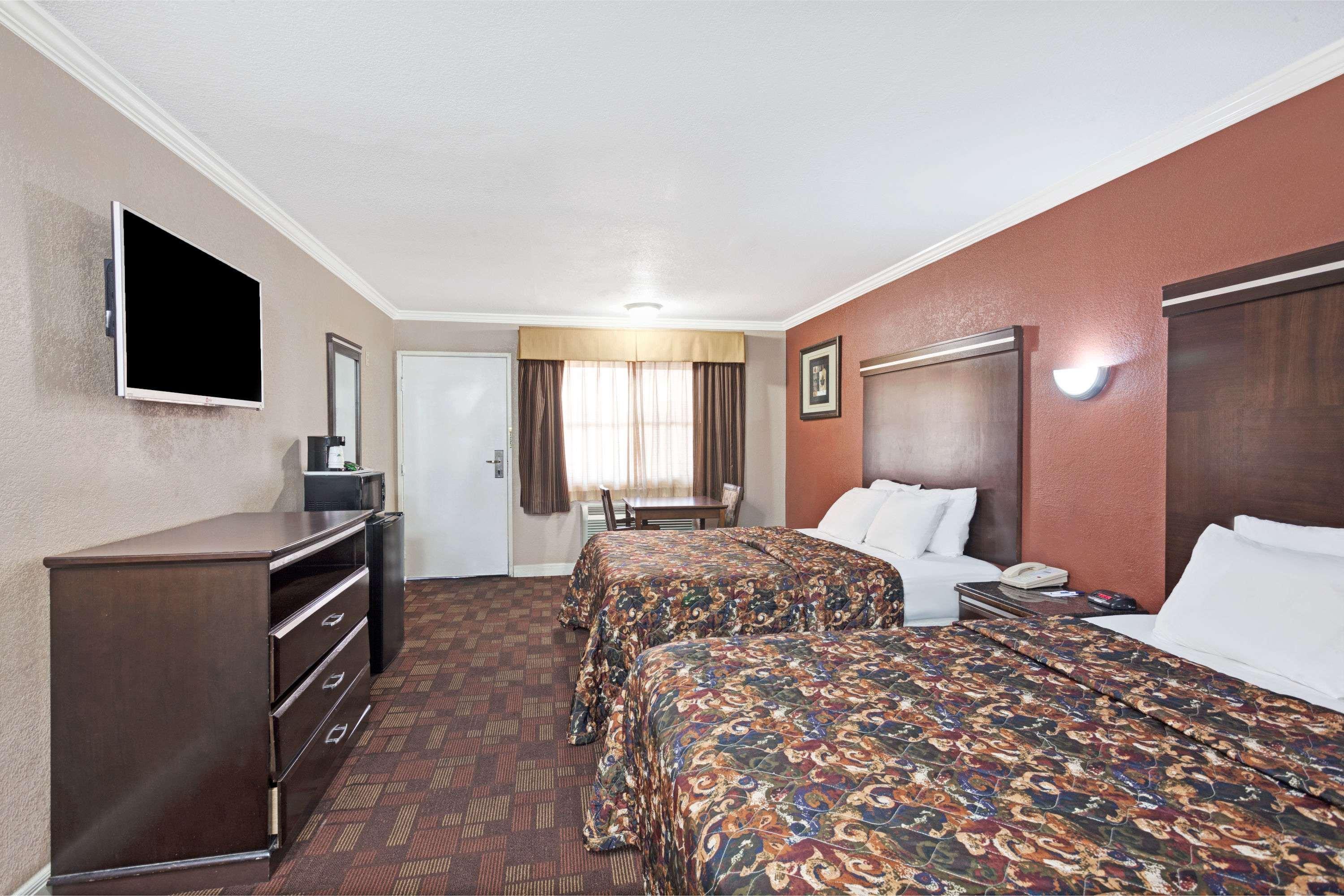 Travelodge by Wyndham Whittier — photo 5