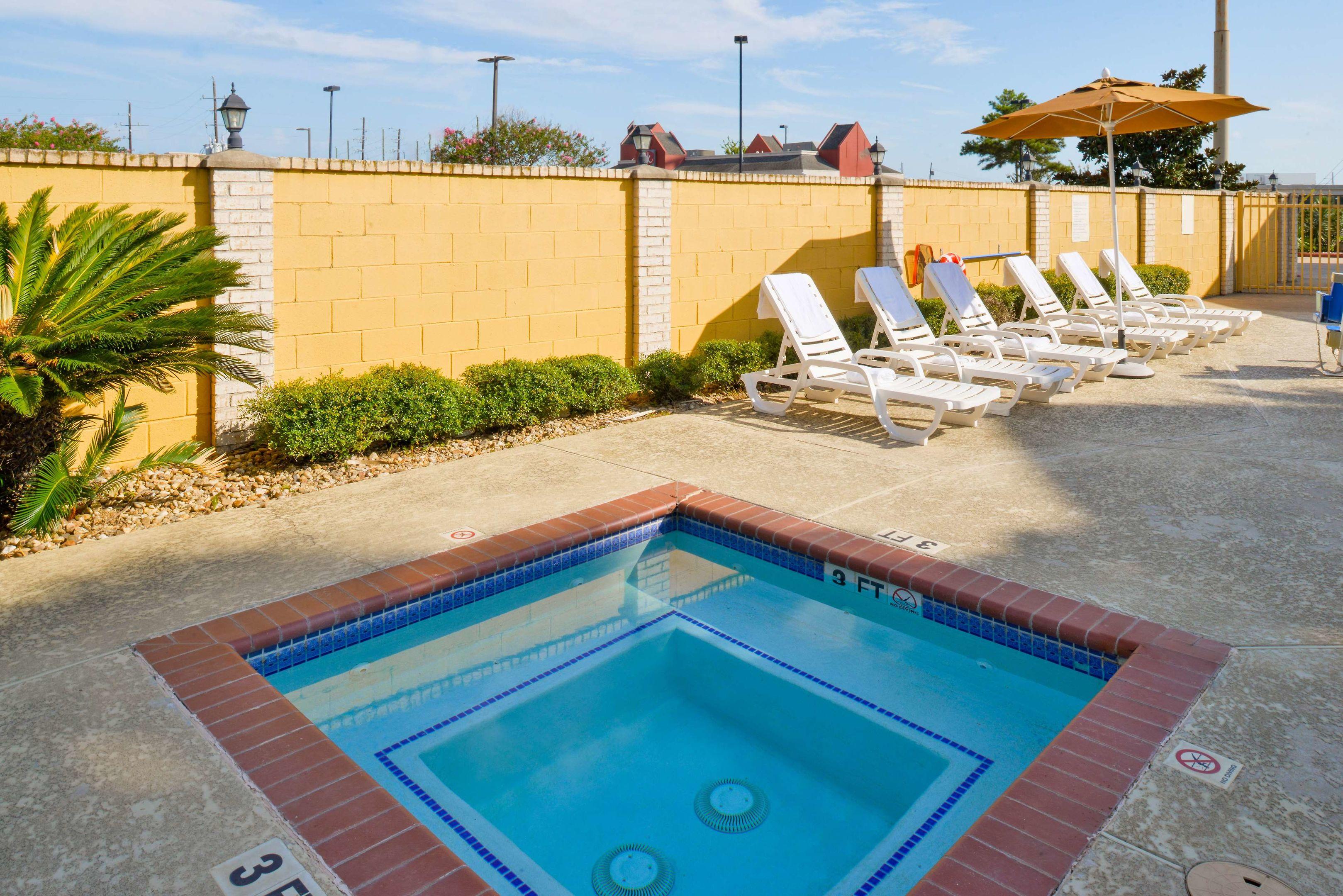 Americas Best Value Inn & Suites-Waller/Prairie View — photo 4