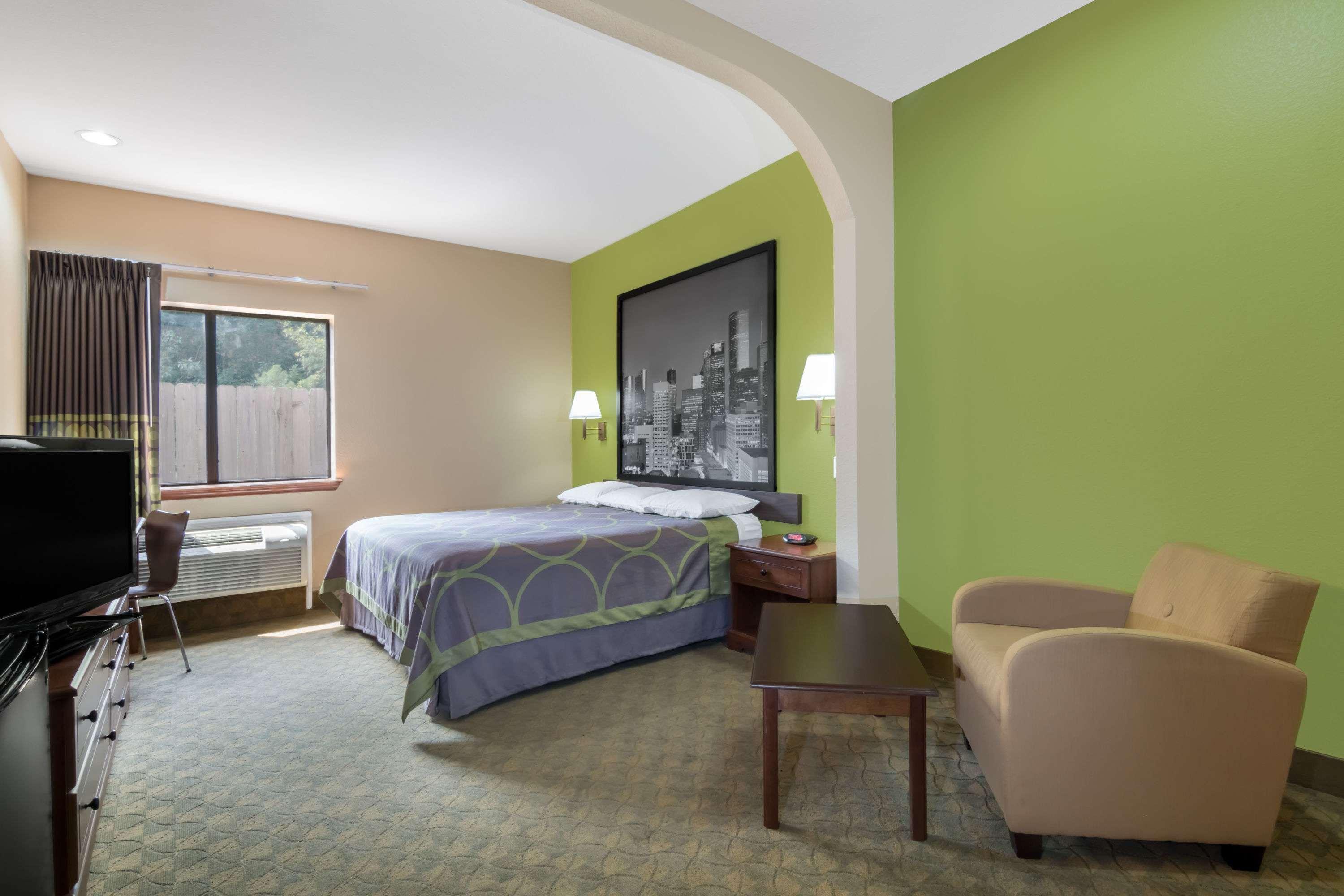 Super 8 by Wyndham Intercontinental Houston TX — photo 5