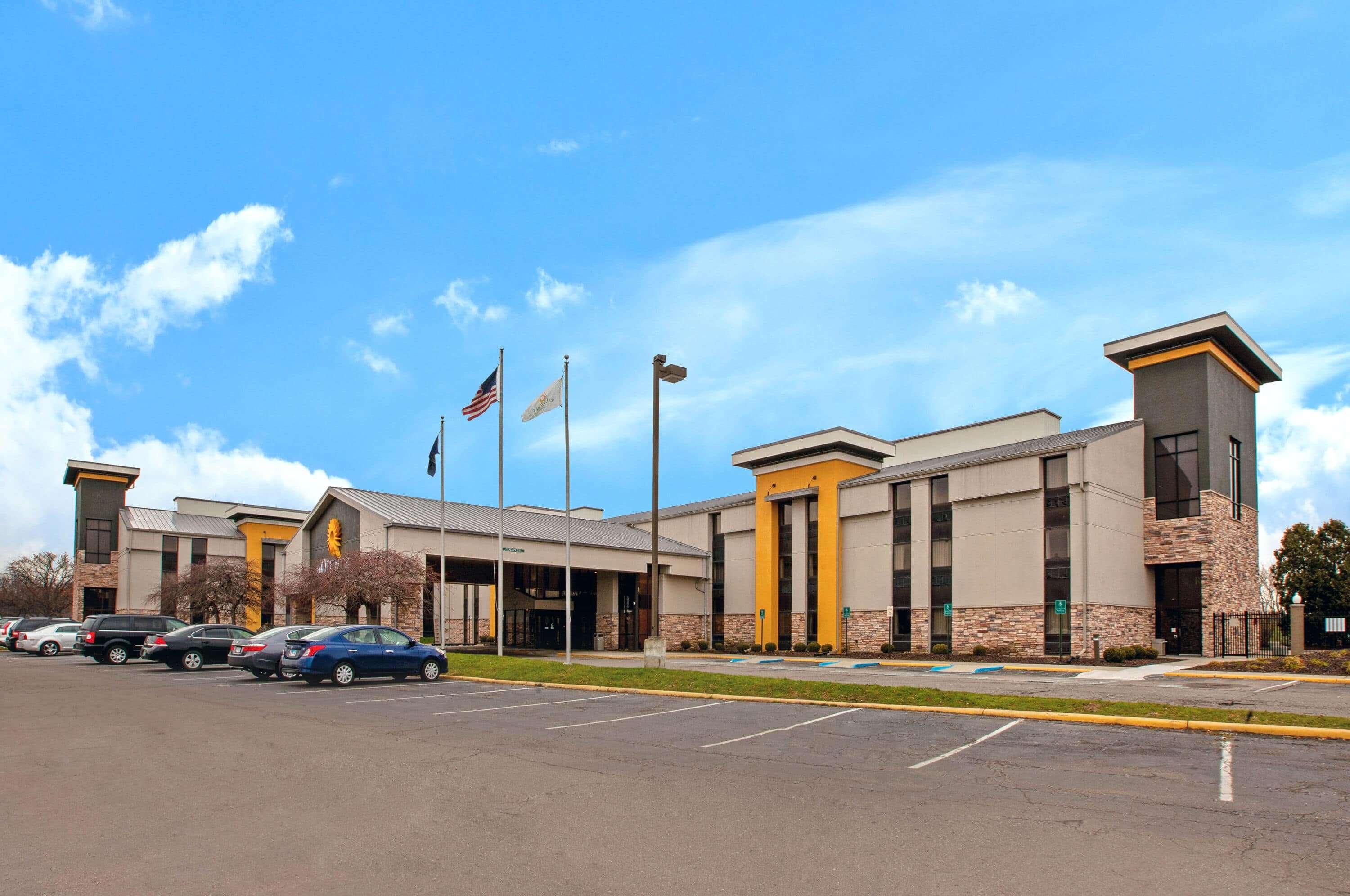 La Quinta Inn & Suites Detroit Metro Airport — photo 4