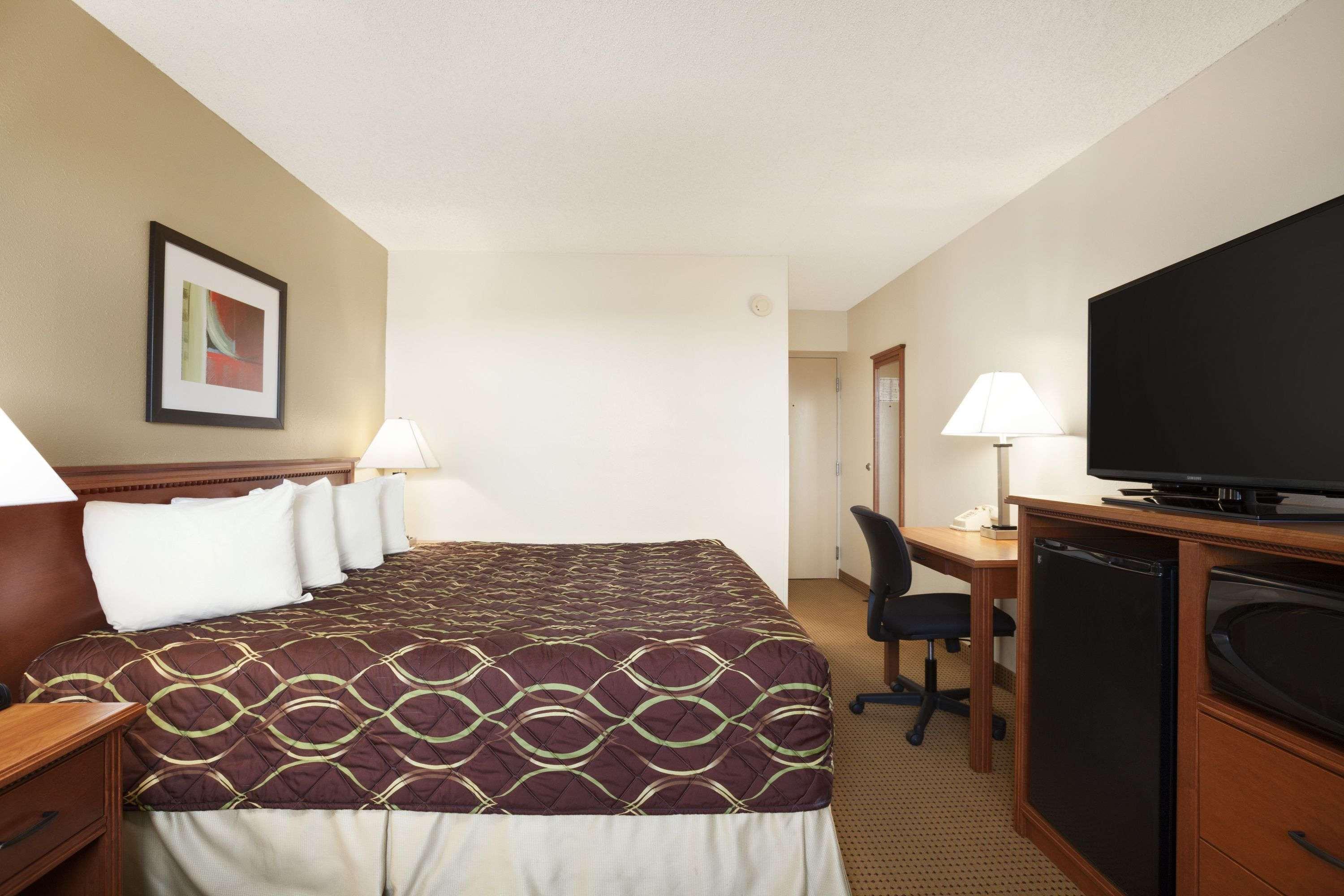 Super 8 by Wyndham Williston ND — photo 3