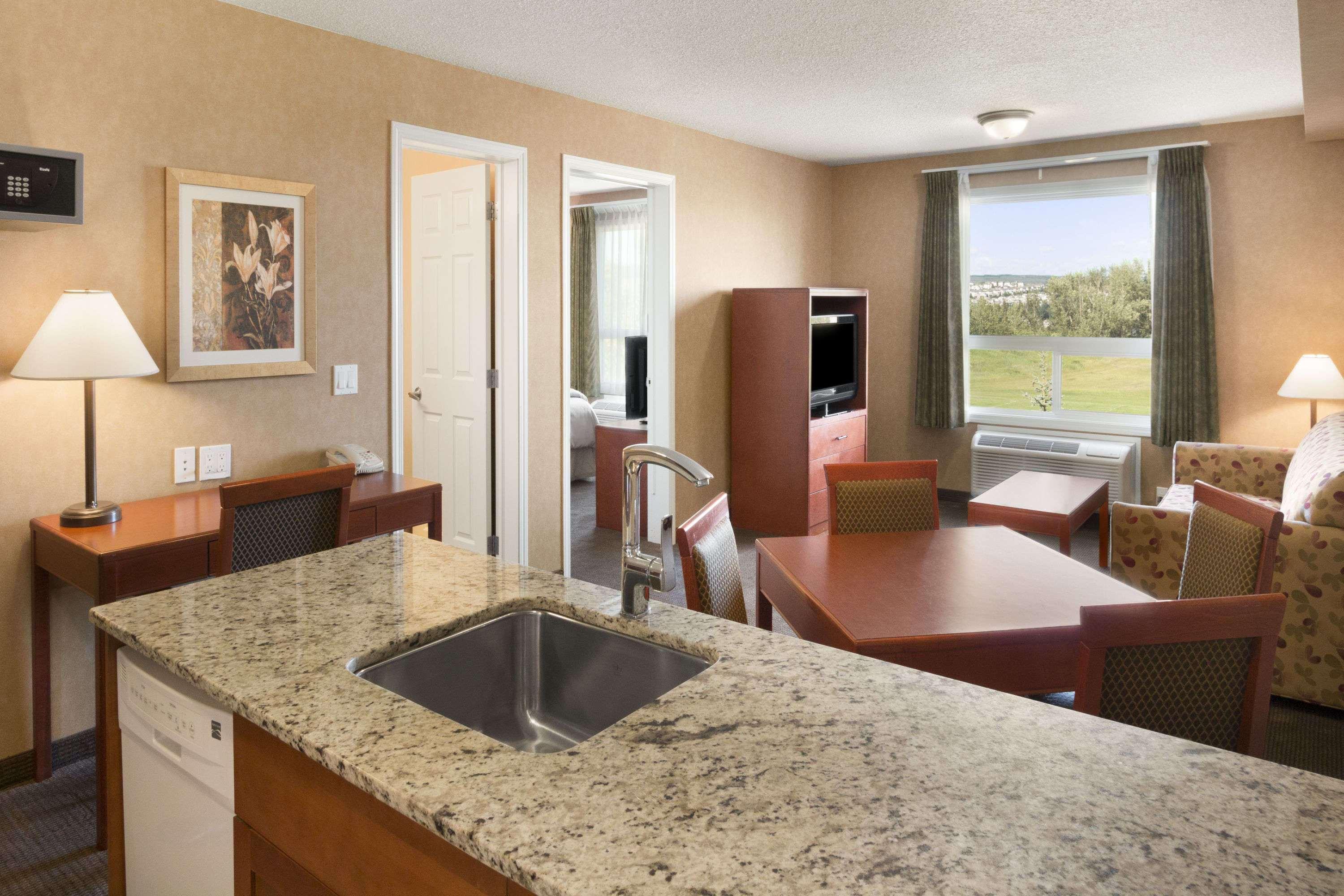 Days Inn & Suites Cochrane — photo 4