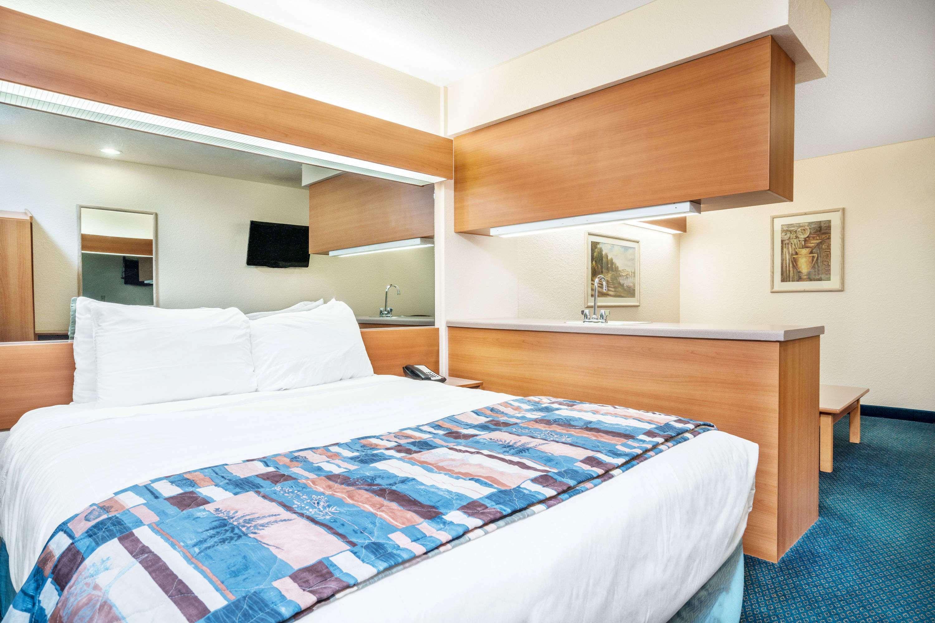 Microtel Inn & Suites by Wyndham Tomah — photo 5