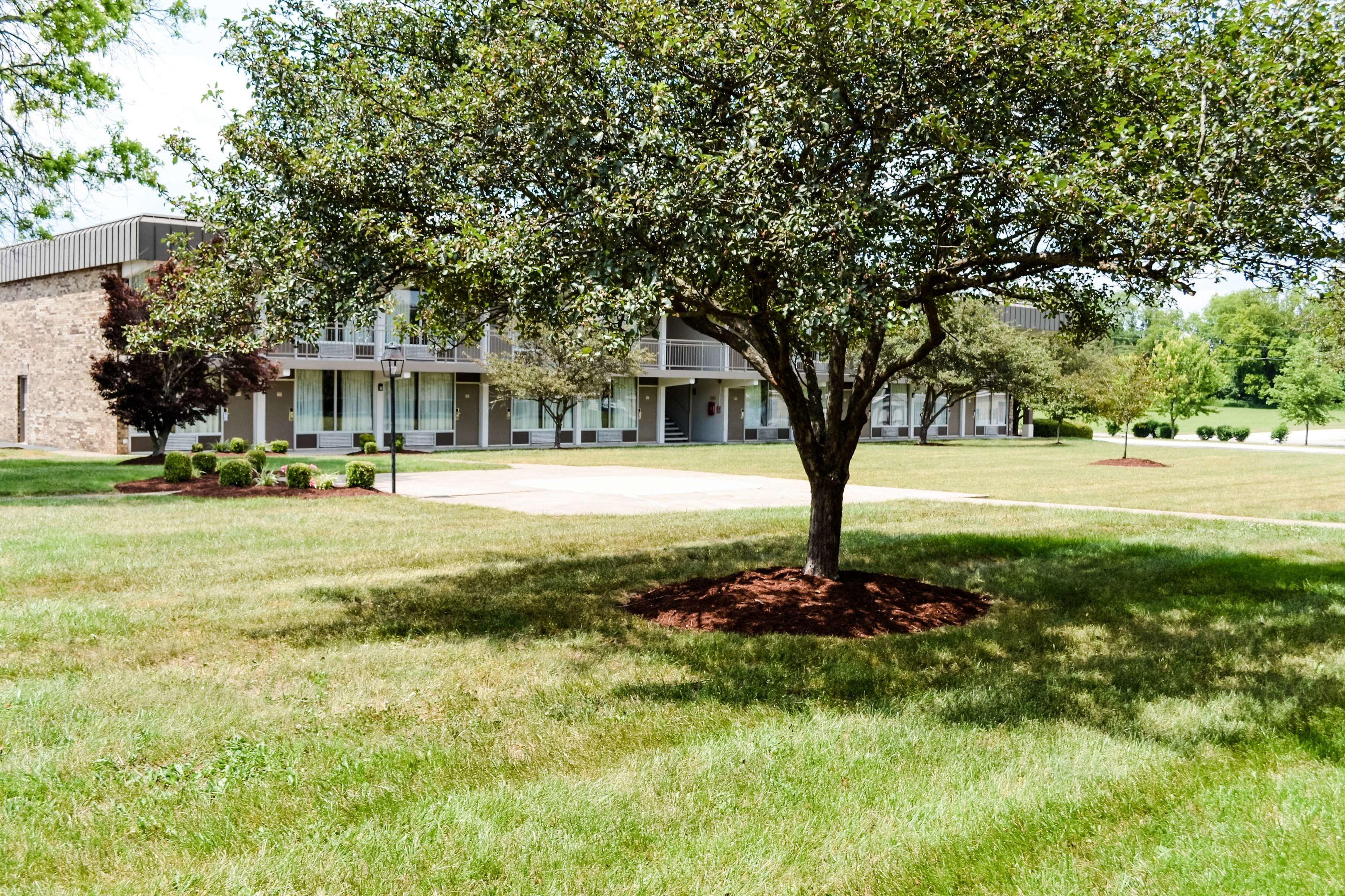 SureStay Hotel by Best Western Bowling Green North — photo 4