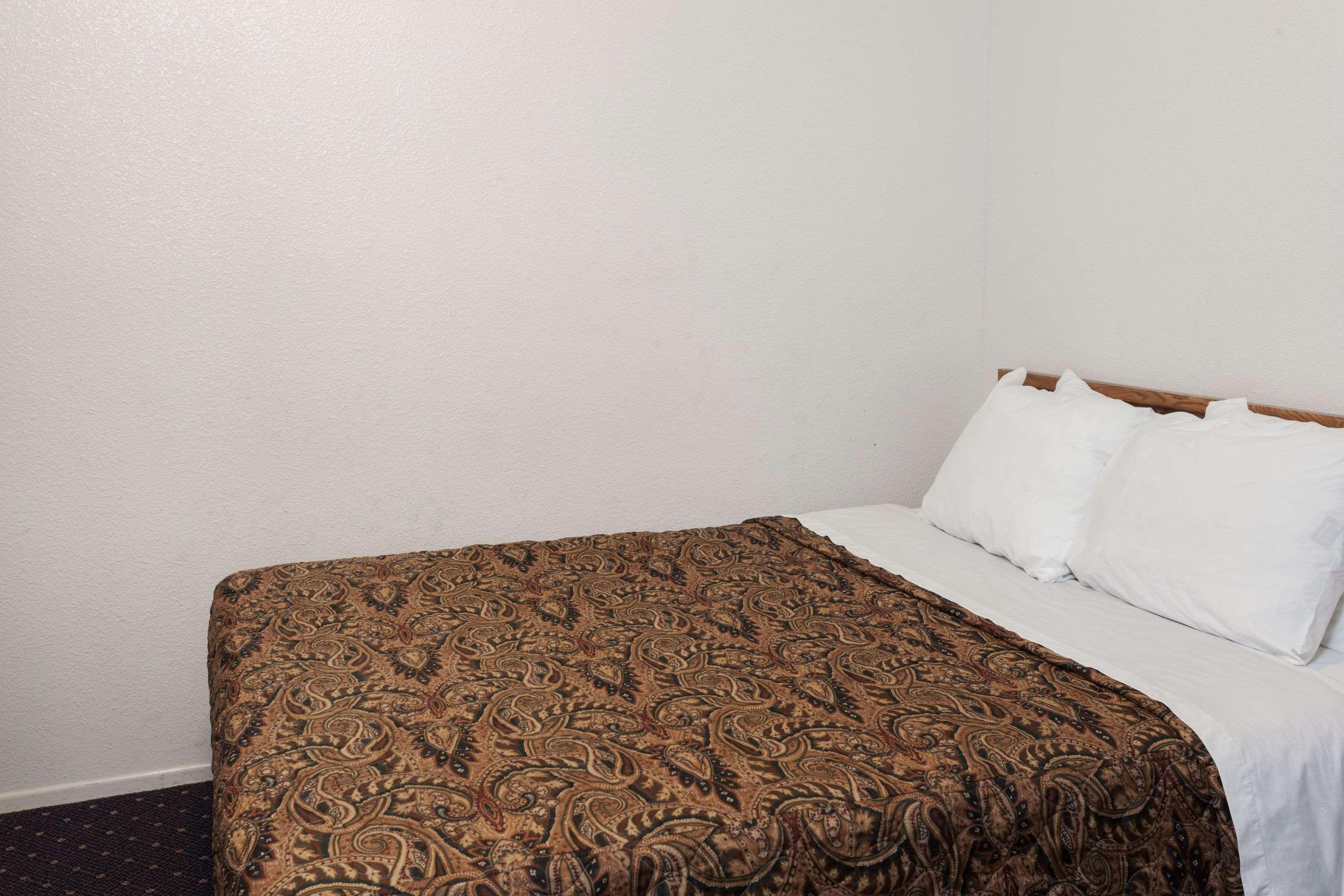 Days Inn by Wyndham Anaheim West — photo 4