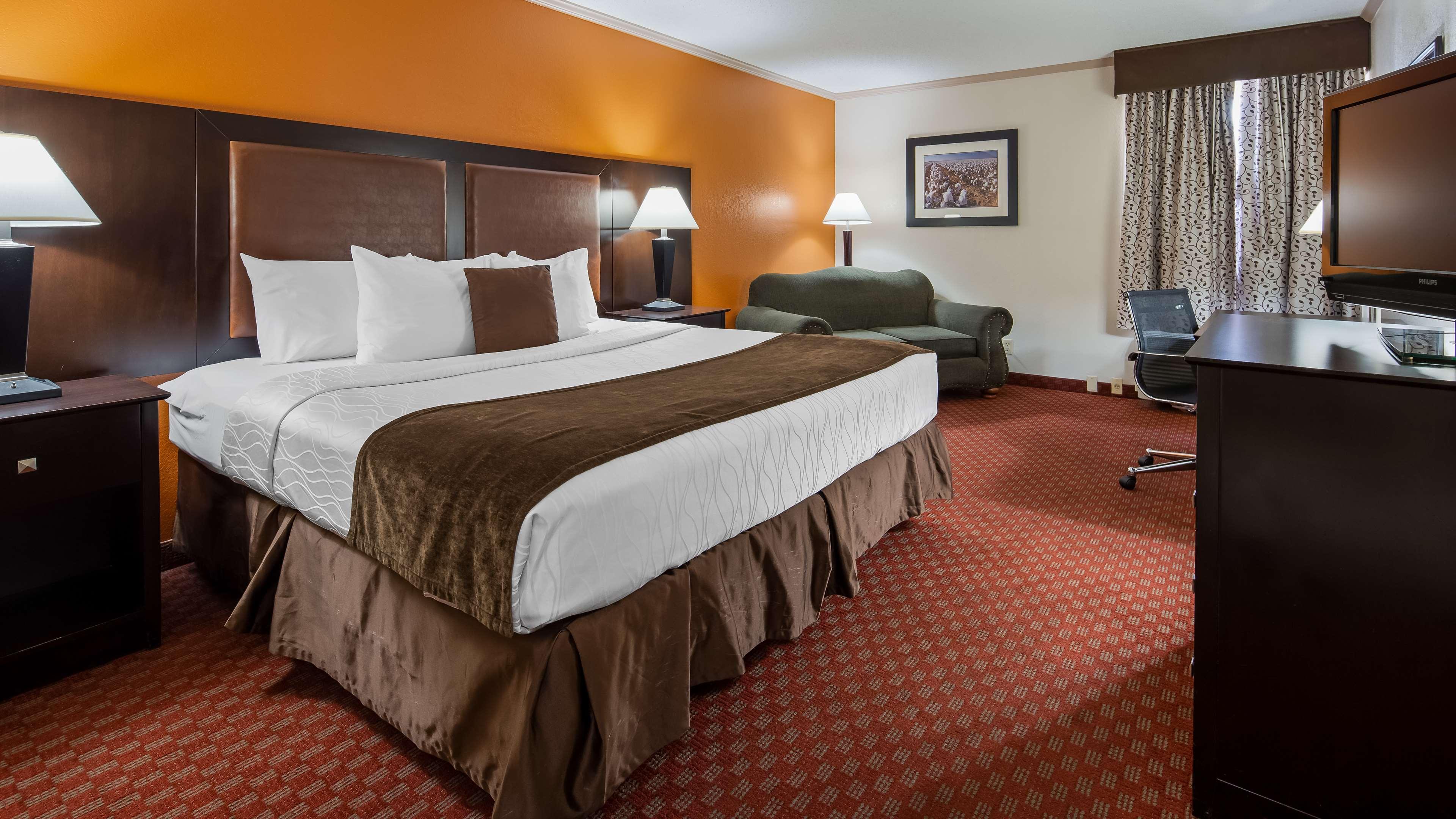 Best Western Plus Lubbock Windsor Inn — photo 4