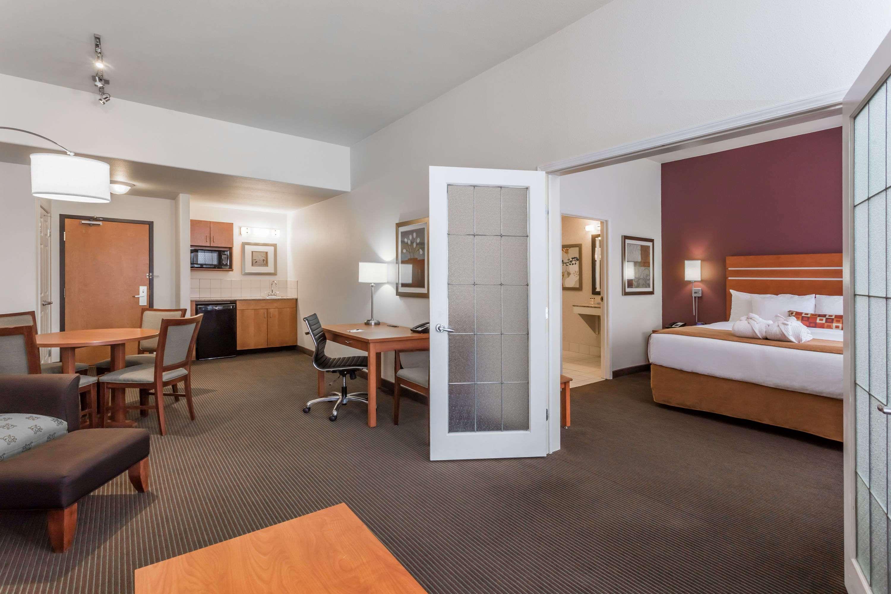 Wingate by Wyndham - Calgary — photo 4