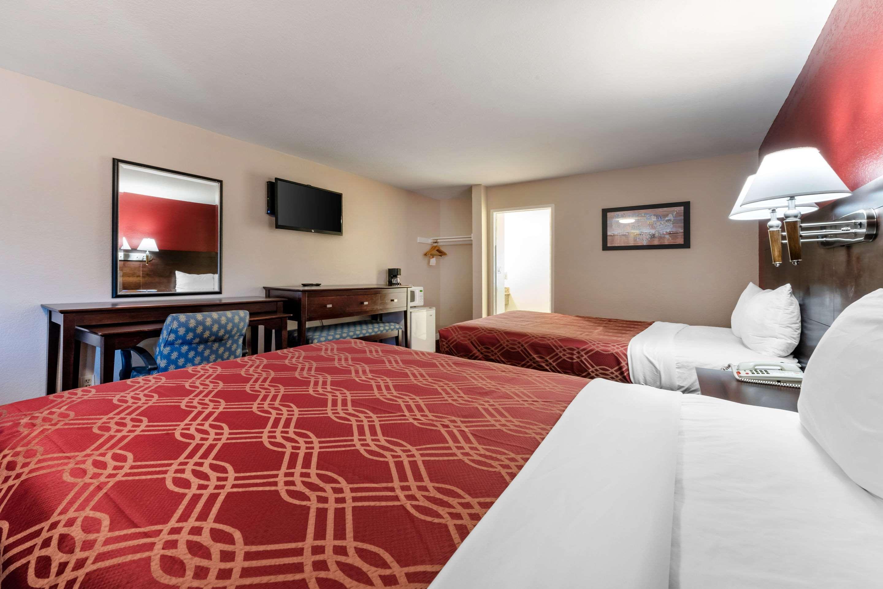 Econo Lodge Bay Breeze — photo 5