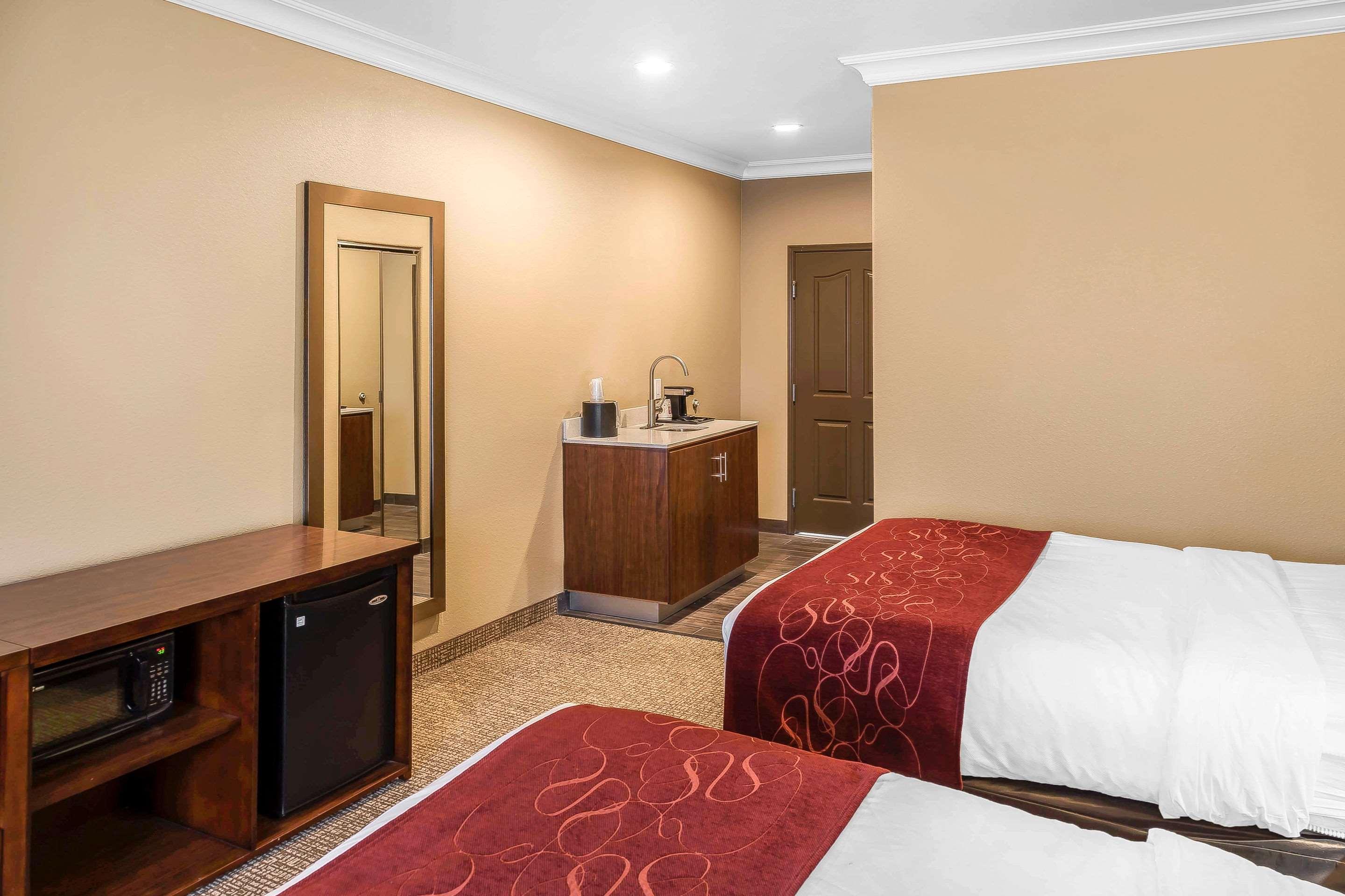Comfort Suites Airport — photo 5