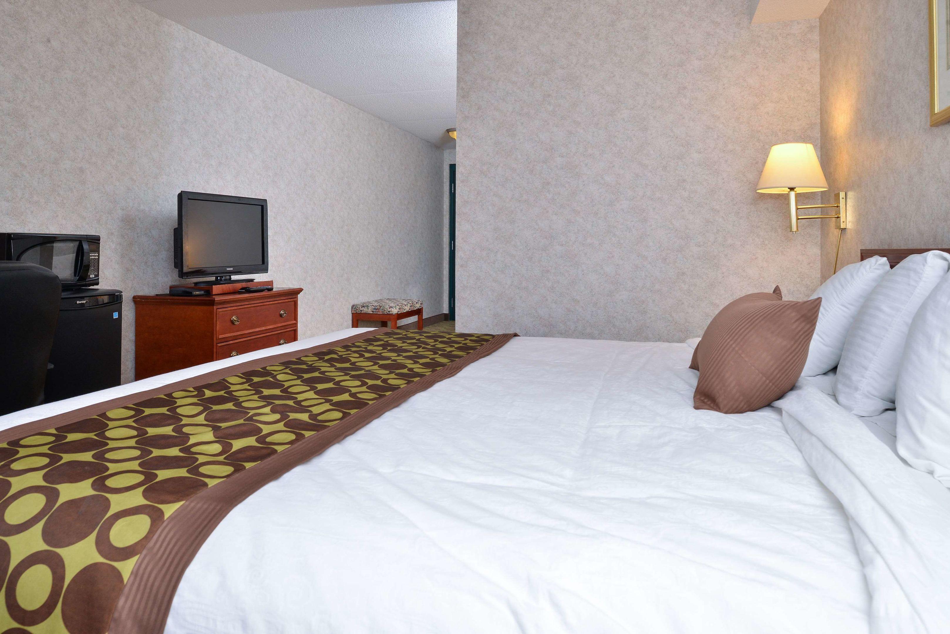 Lexington Inn & Suites Windsor — photo 5