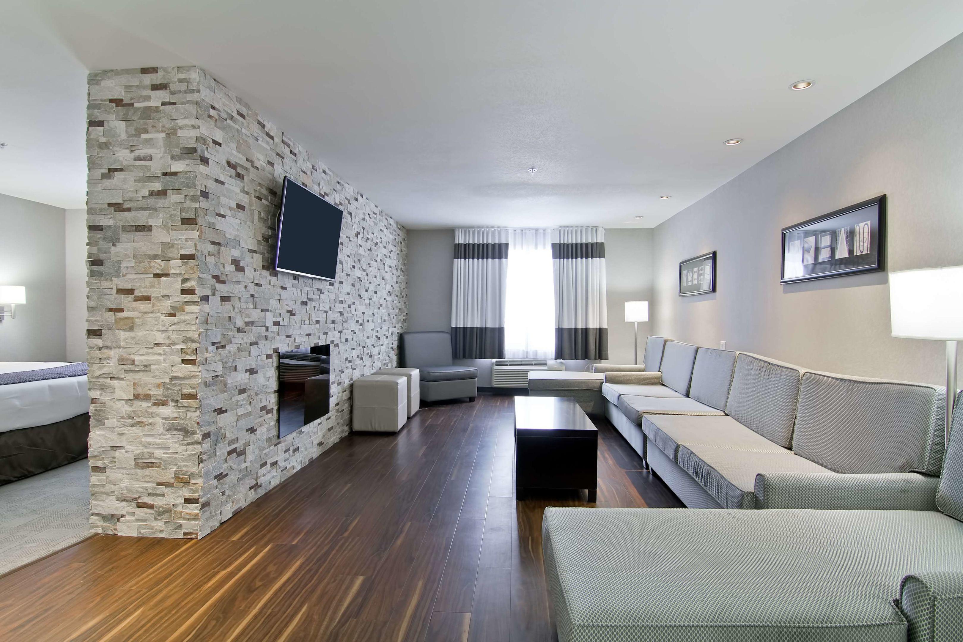 Home Inn and Suites Regina Airport — photo 4