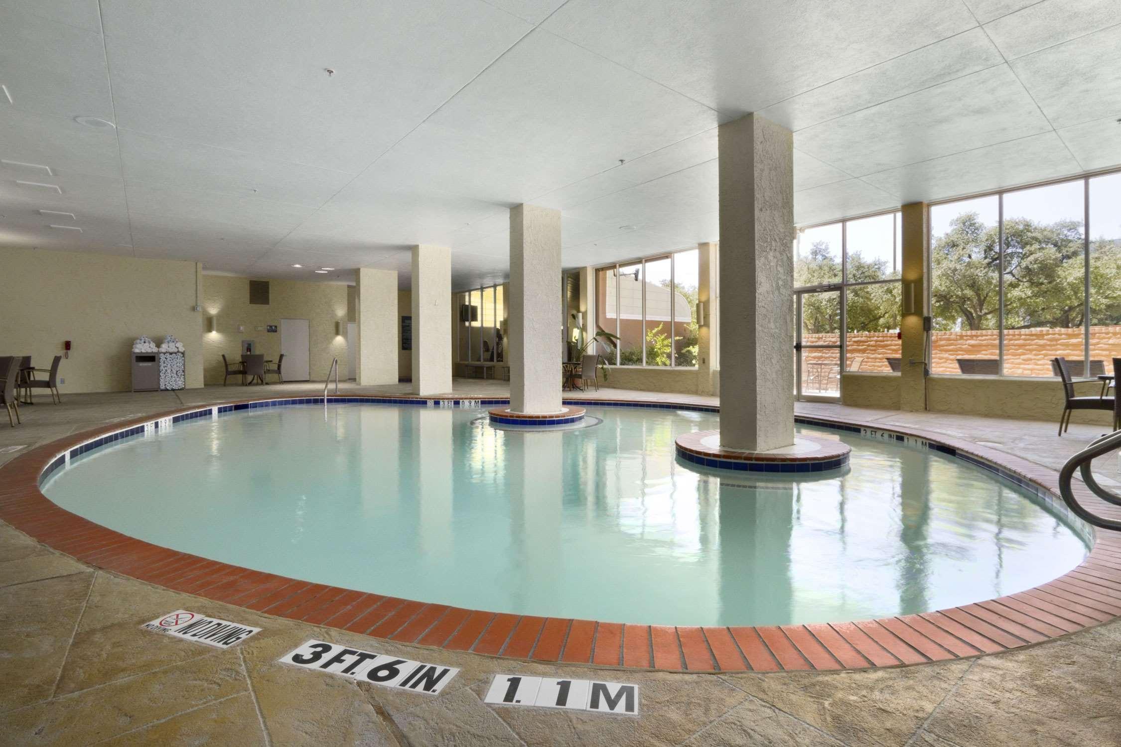 Embassy Suites by Hilton Dallas Market Center — photo 4