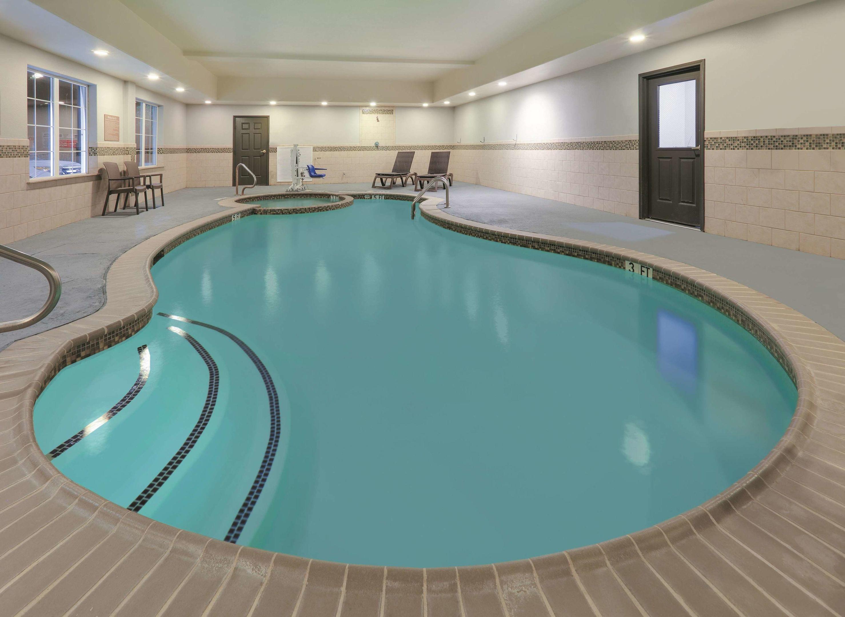 Broadway Inn & Suites — photo 4