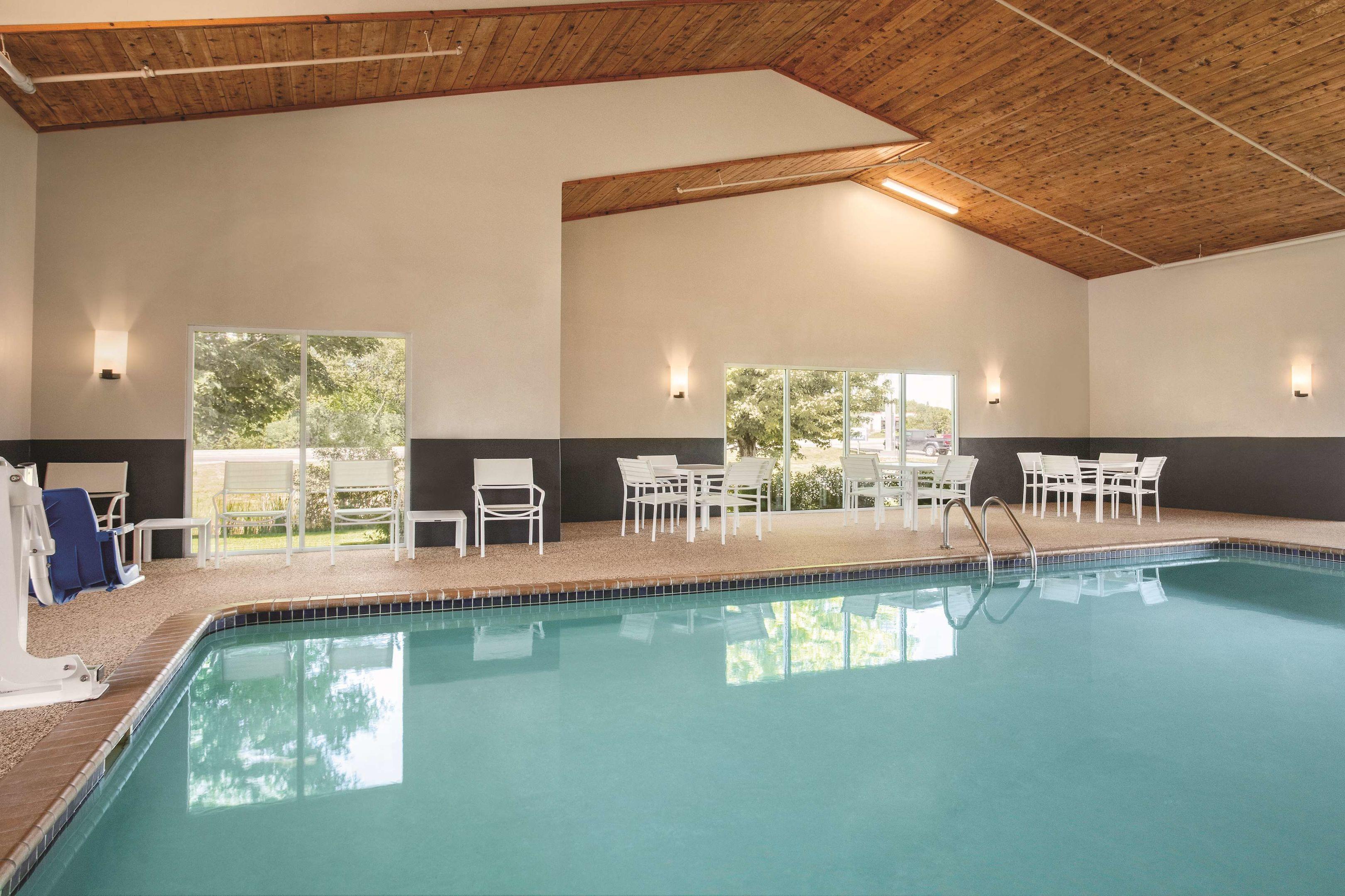 Country Inn & Suites by Carlson, Buffalo — photo 4