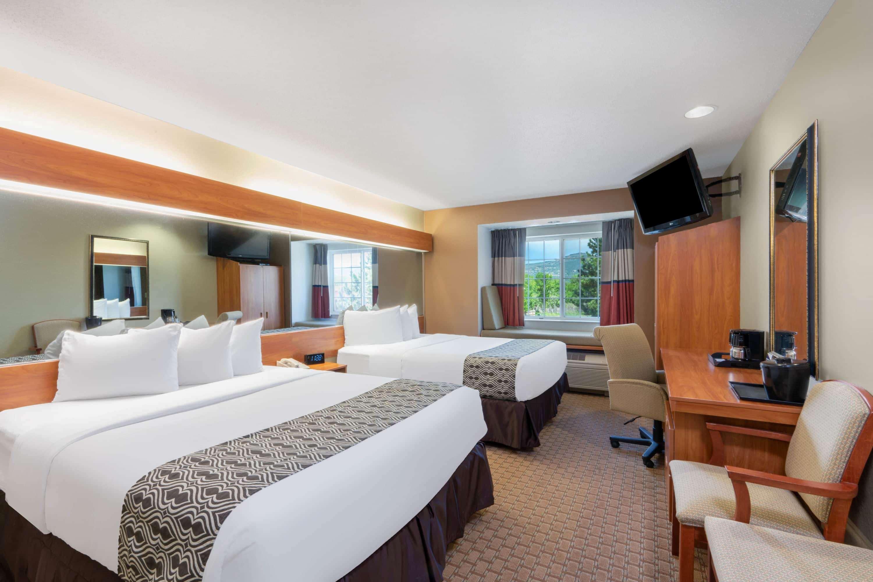Microtel Inn & Suites by Wyndham Raton — photo 3