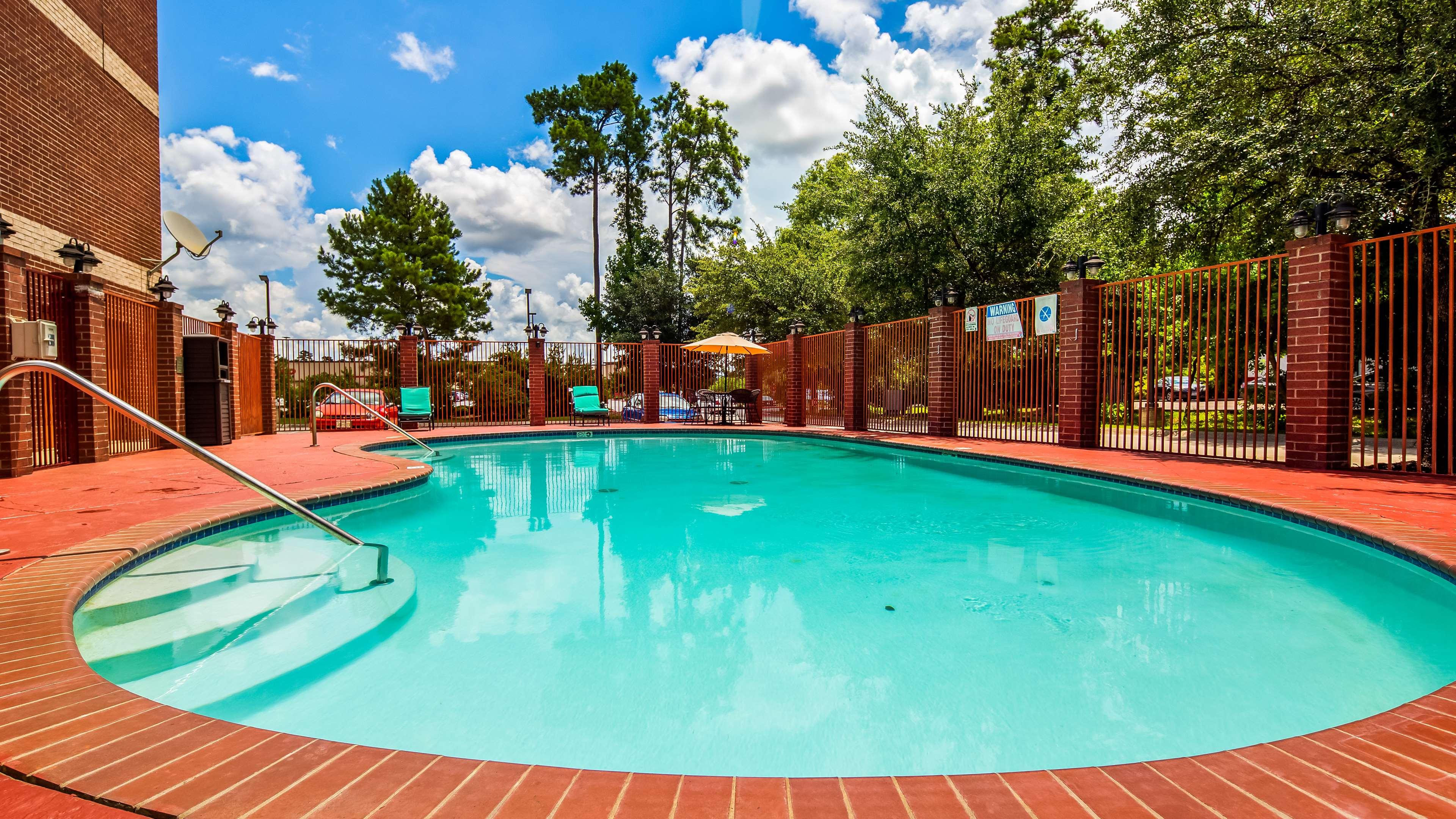 Best Western Plus The Woodlands — photo 3
