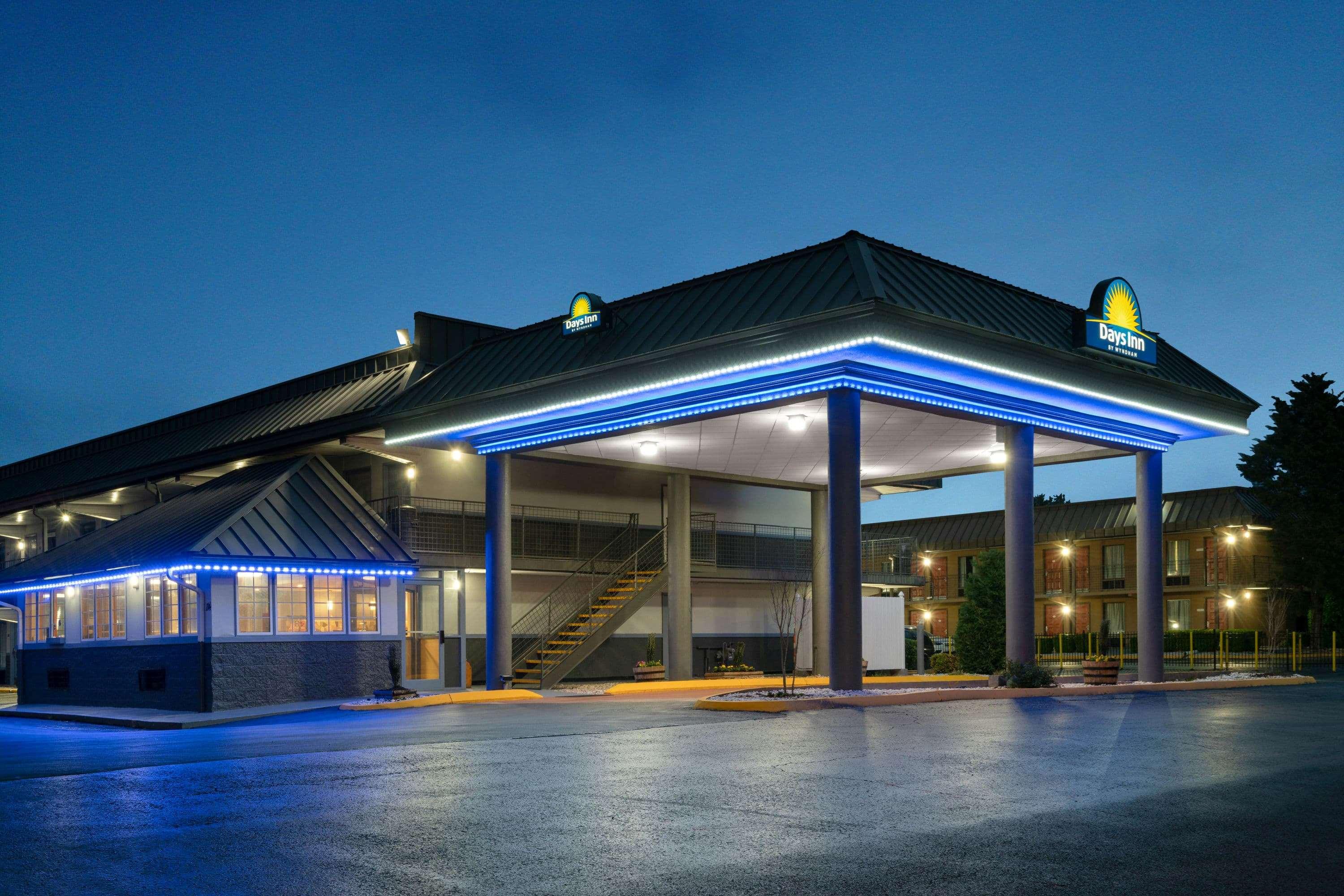 Days Inn by Wyndham Knoxville North — photo 4